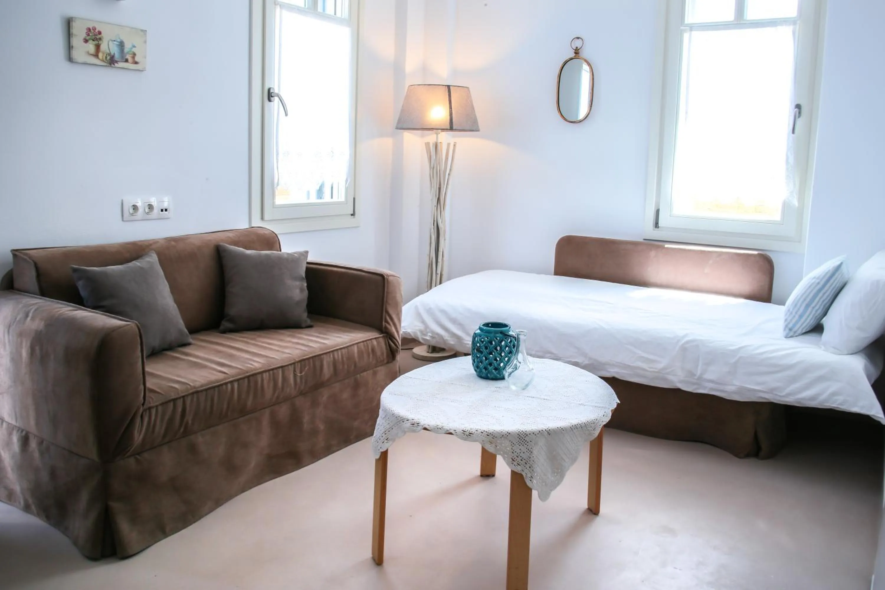 Seating area, Bed in Anemomiloi Andros