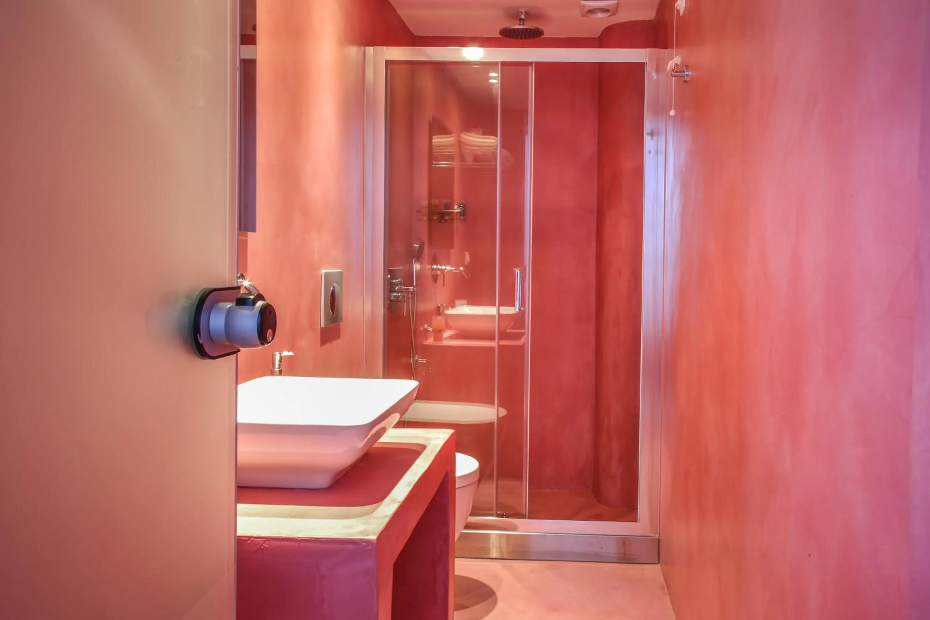 Toilet in Anemomiloi Andros