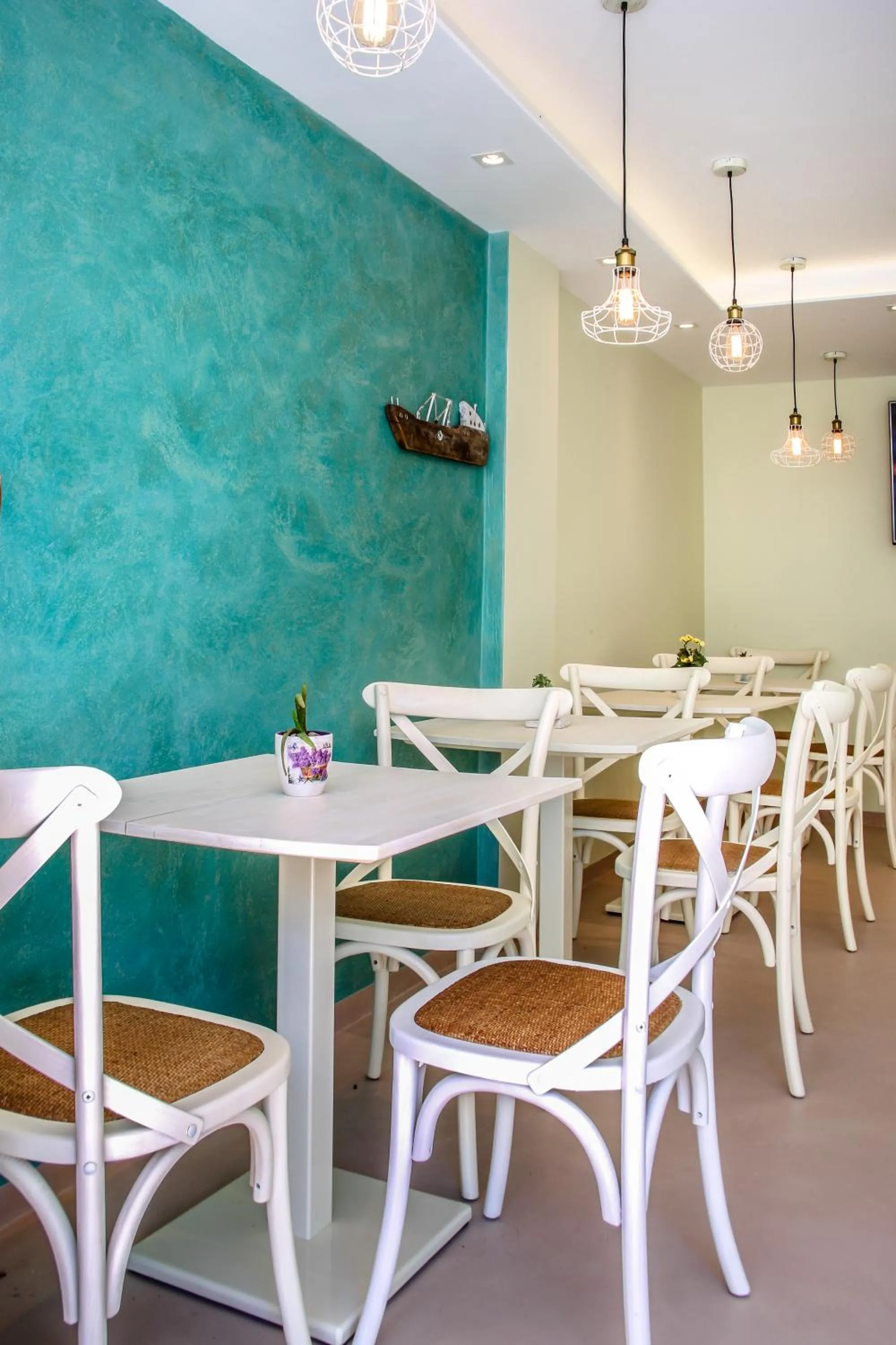 Restaurant/places to eat in Anemomiloi Andros