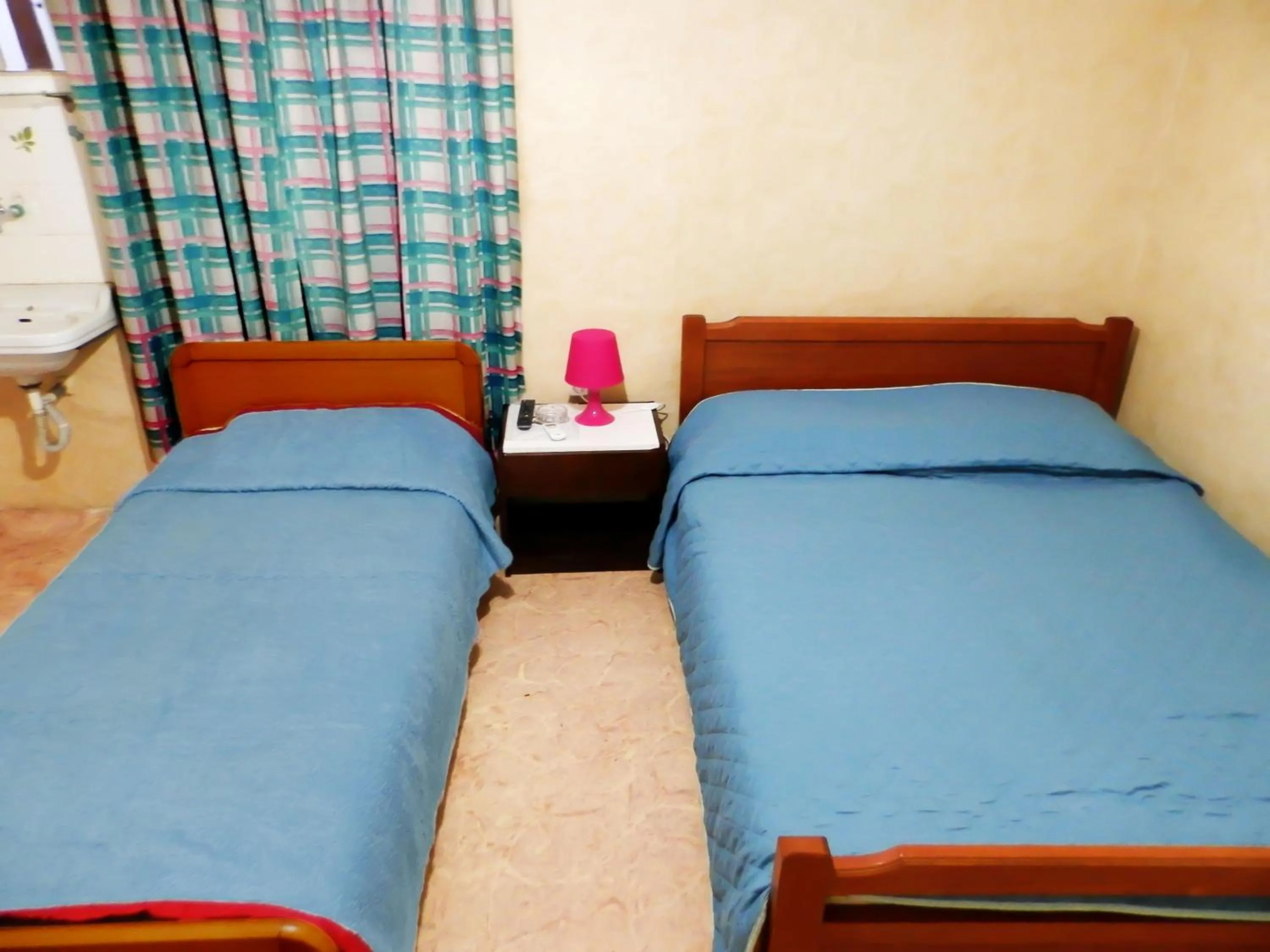 Bedroom, Bed in Akanthos Hotel