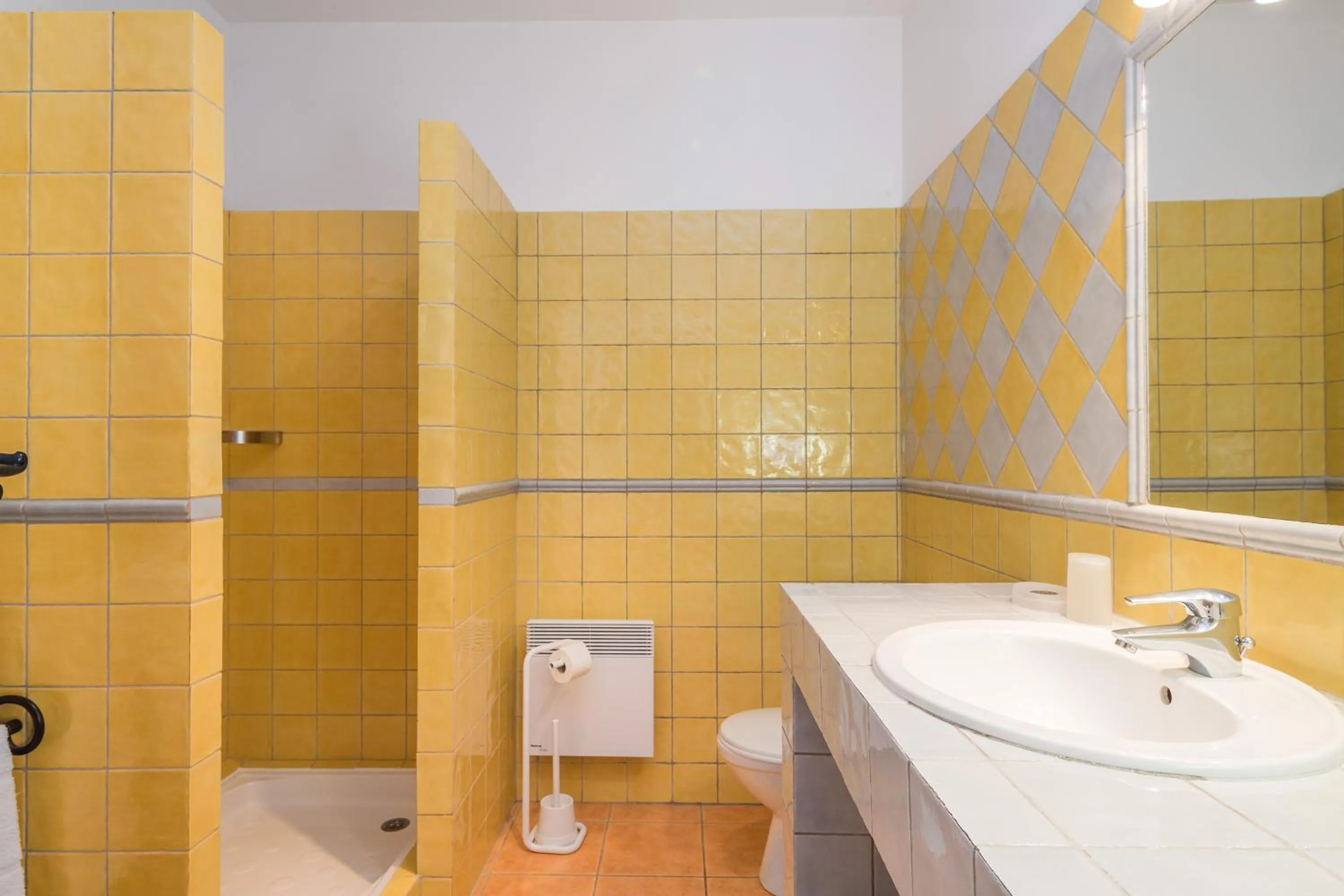 Shower in Le Relais Du Grand Logis