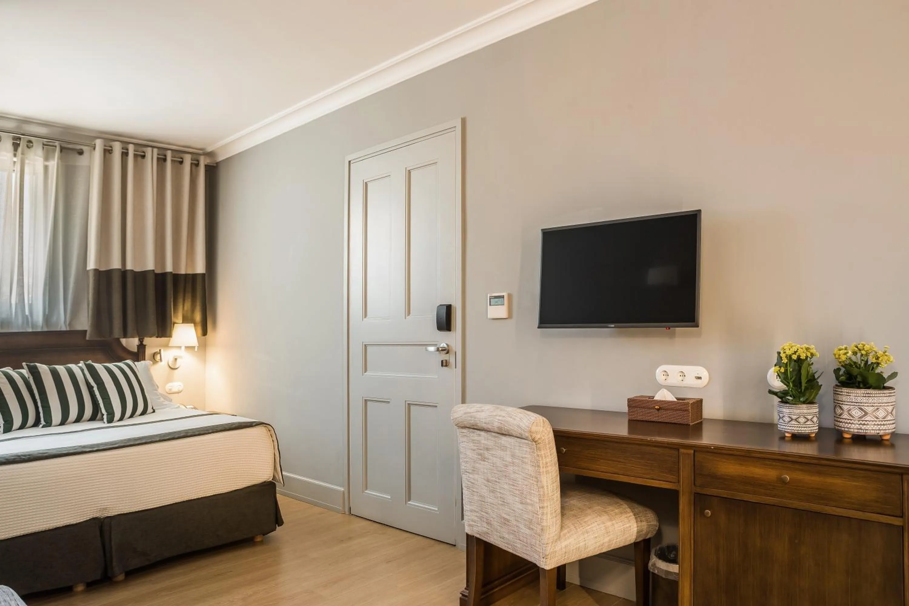 Bedroom, Bed in Aenos Hotel