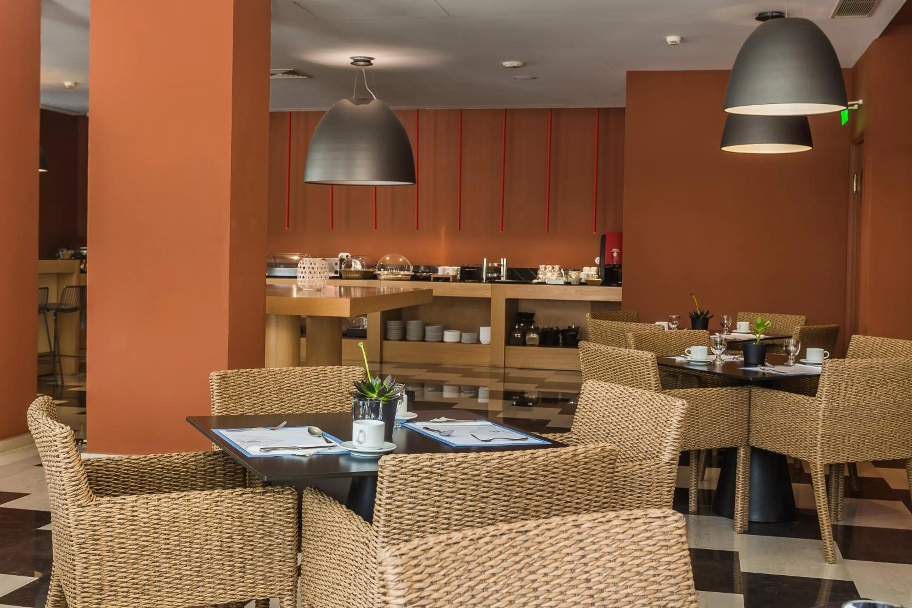 Restaurant/places to eat in Aenos Hotel