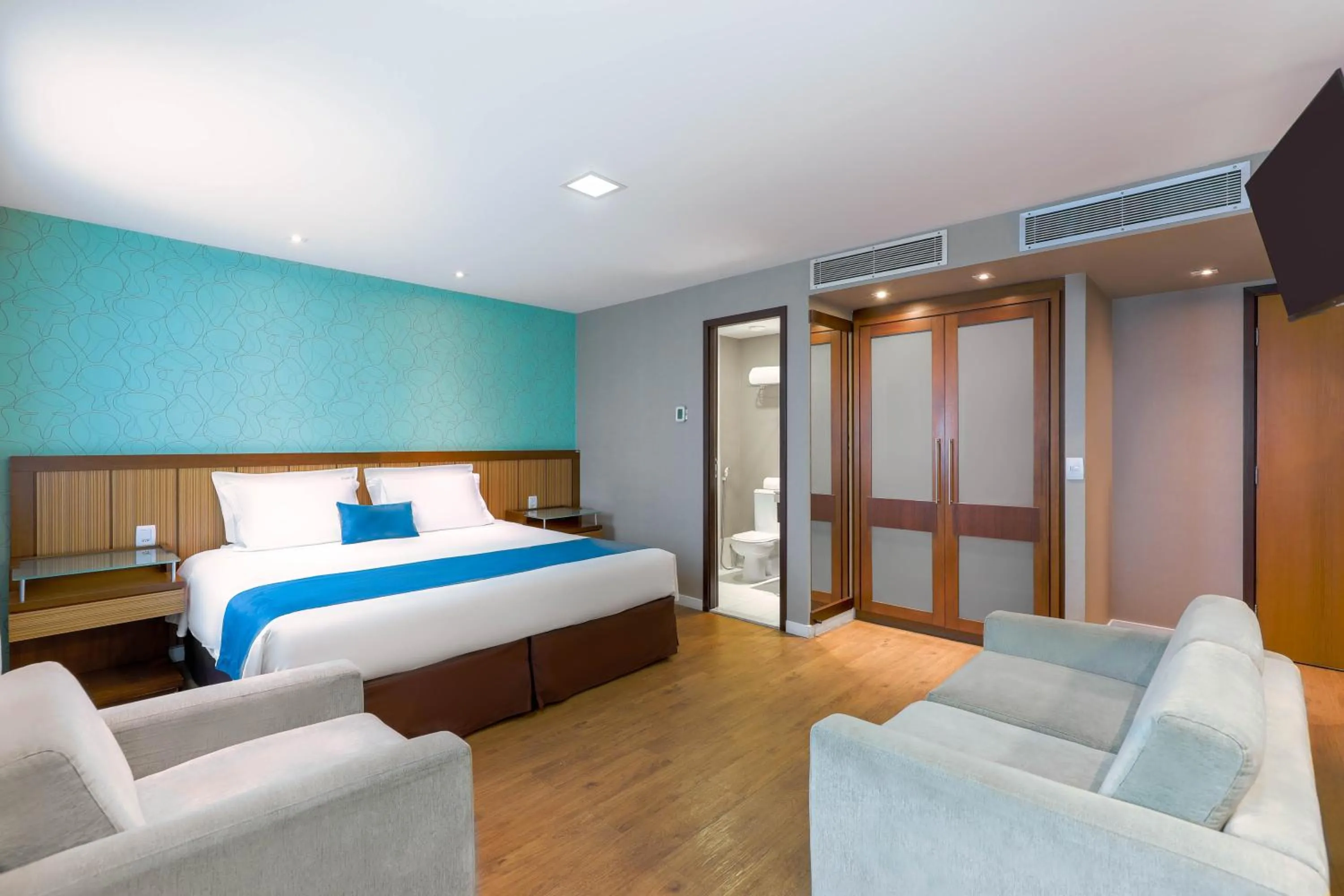 Bathroom, Bed in Wyndham Sao Paulo Ibirapuera Convention Plaza