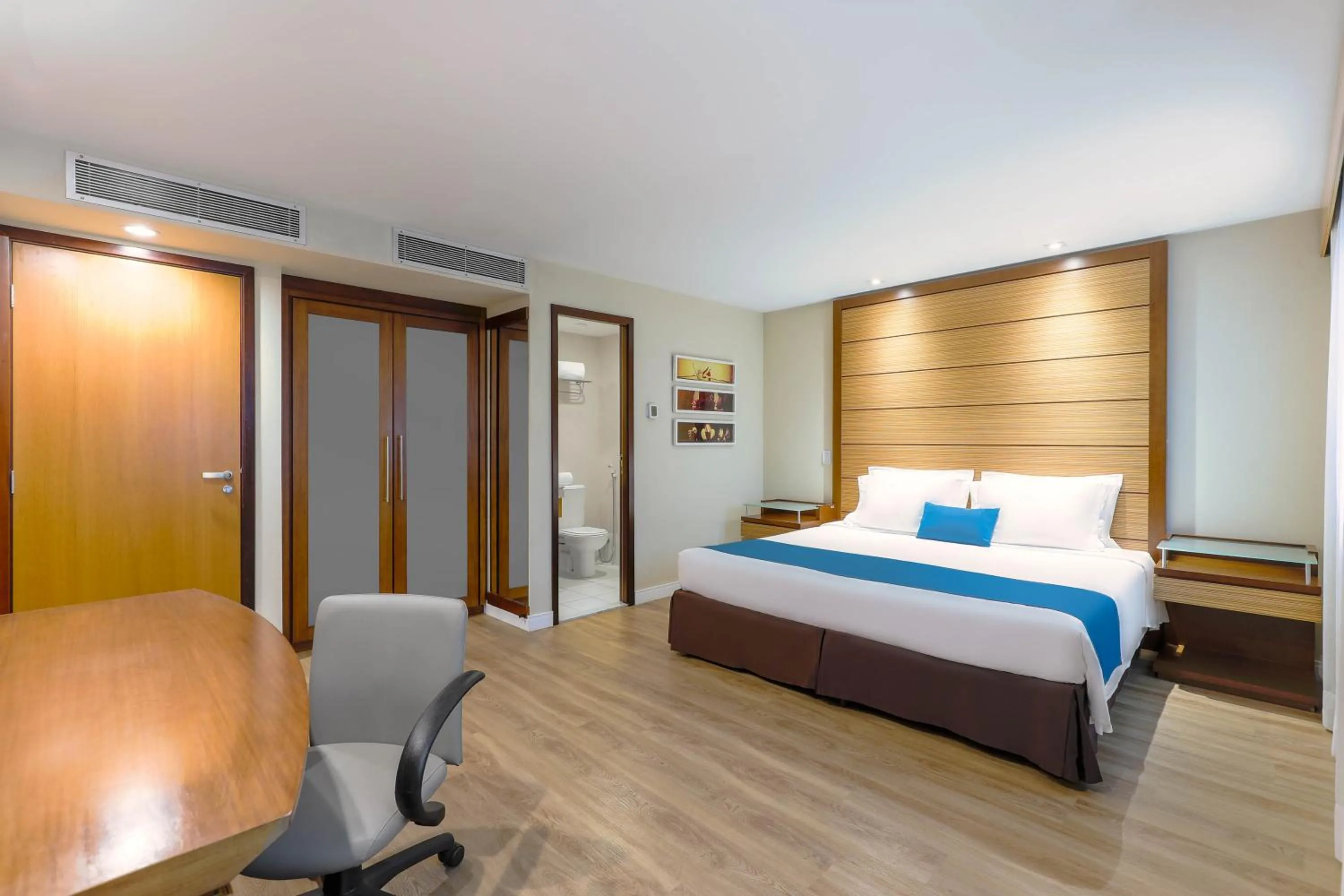 Bed in Wyndham Sao Paulo Ibirapuera Convention Plaza