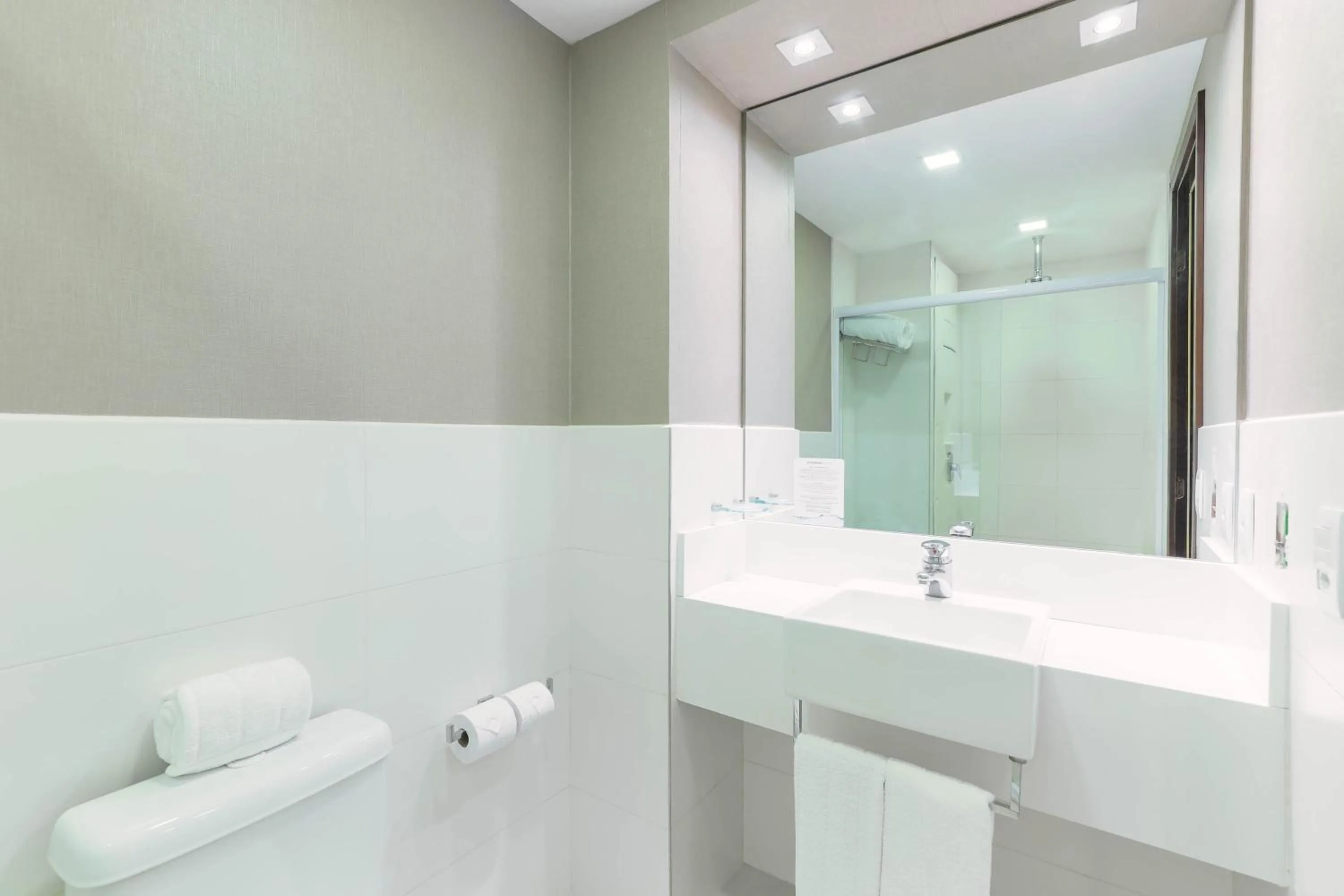 Shower in Wyndham Sao Paulo Ibirapuera Convention Plaza