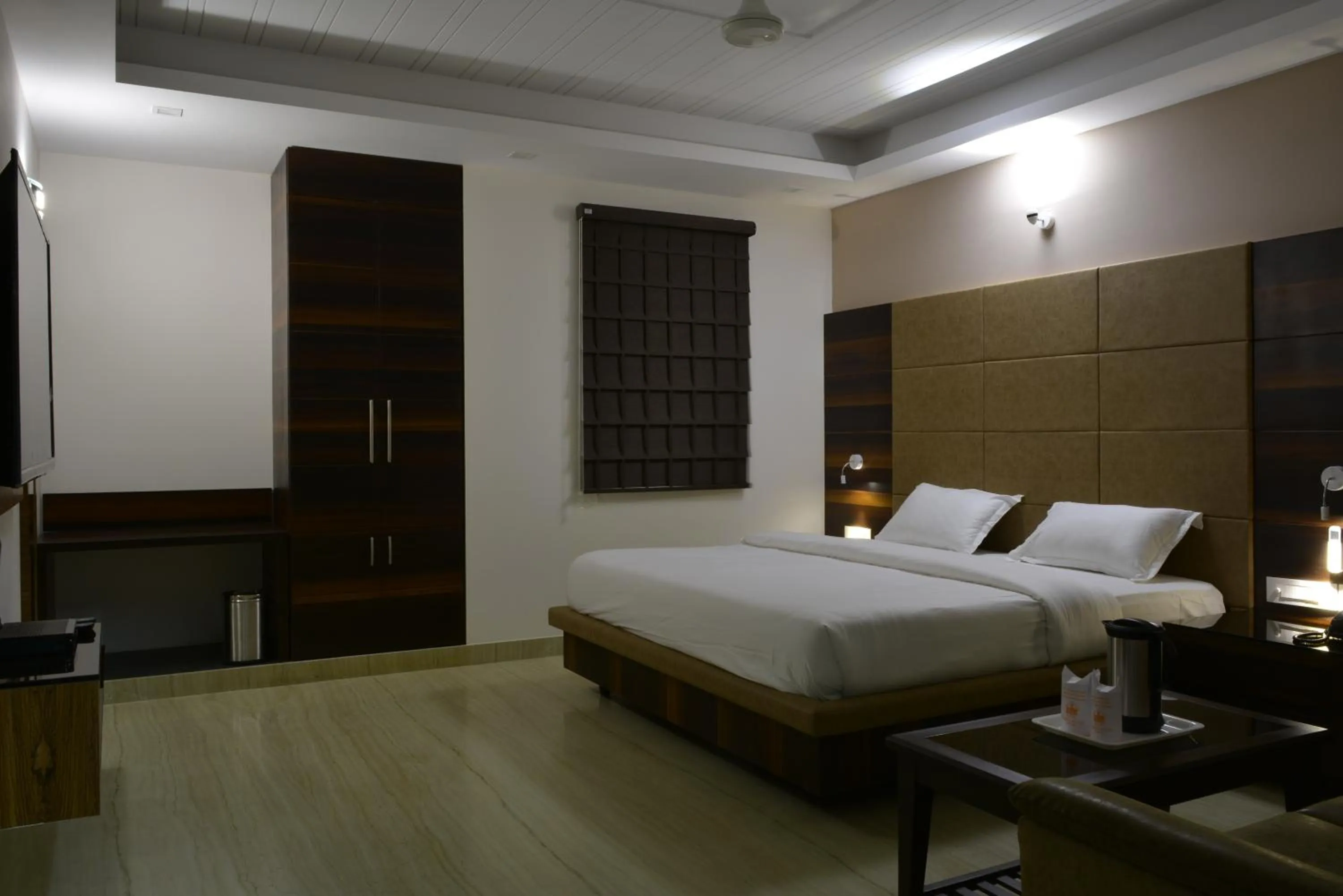 Photo of the whole room, Bed in Hotel Tara Palace Redfort