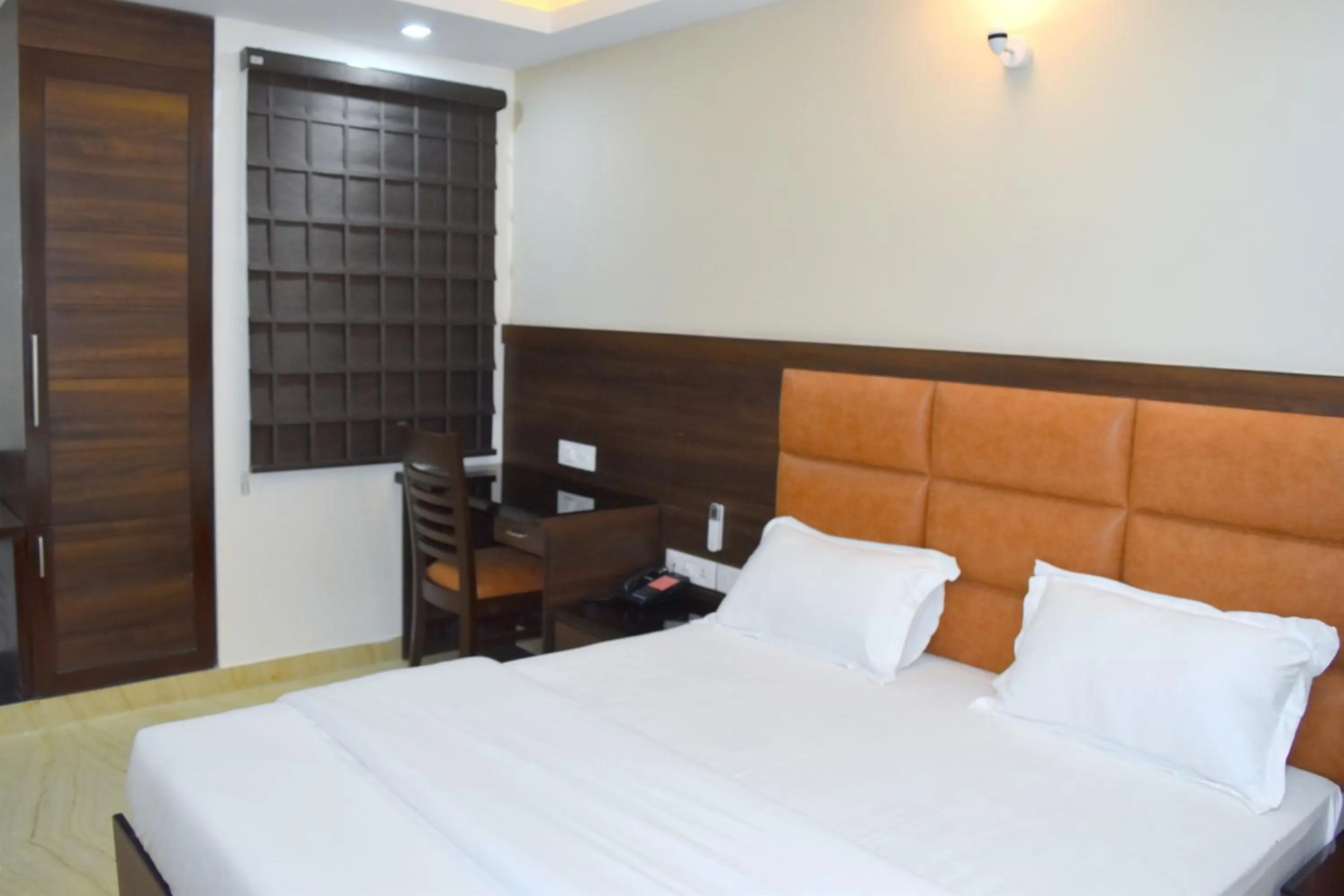 Photo of the whole room, Bed in Hotel Tara Palace Redfort