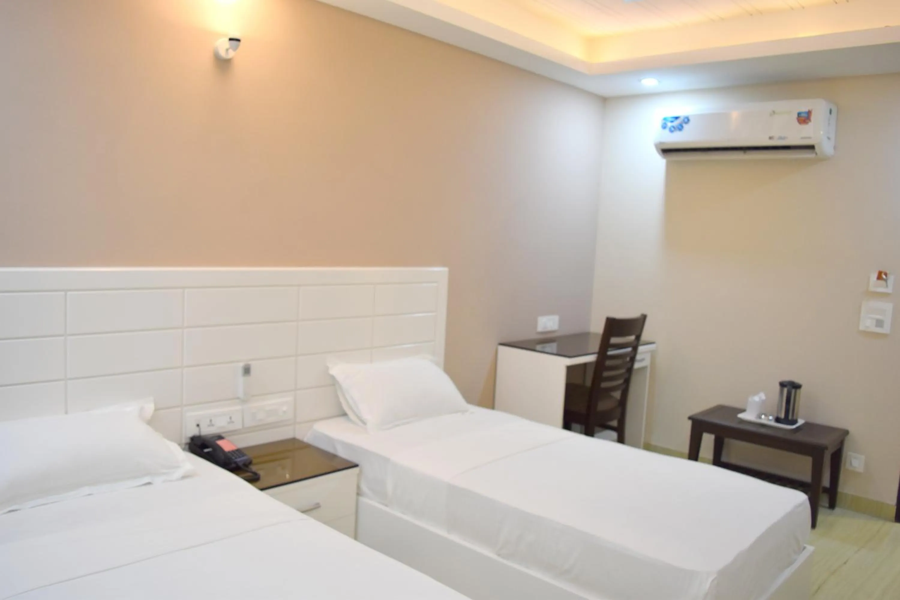 Bedroom, Bed in Hotel Tara Palace Redfort