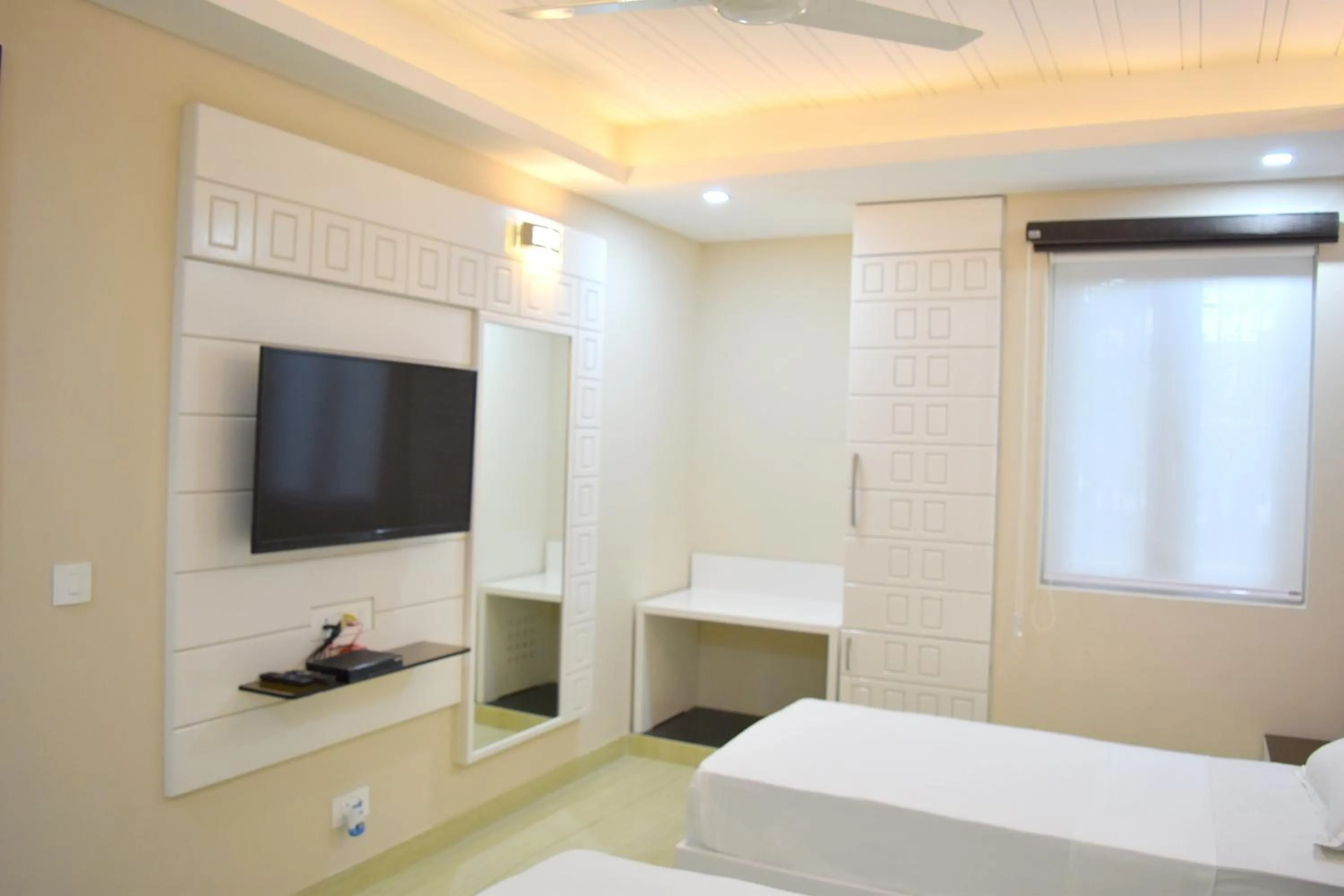 Photo of the whole room, Bed in Hotel Tara Palace Redfort