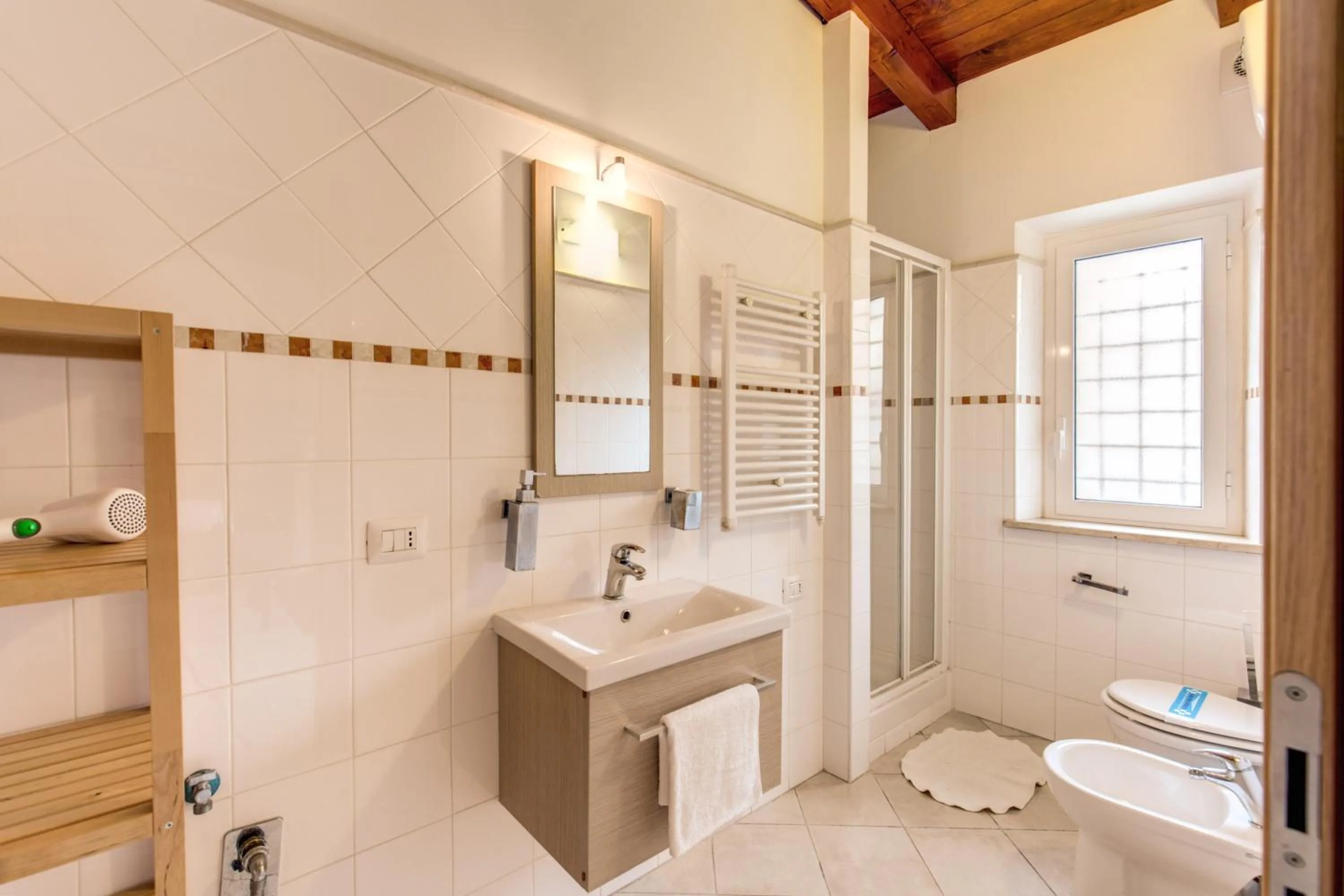 Shower in Aurelia Vatican Apartments