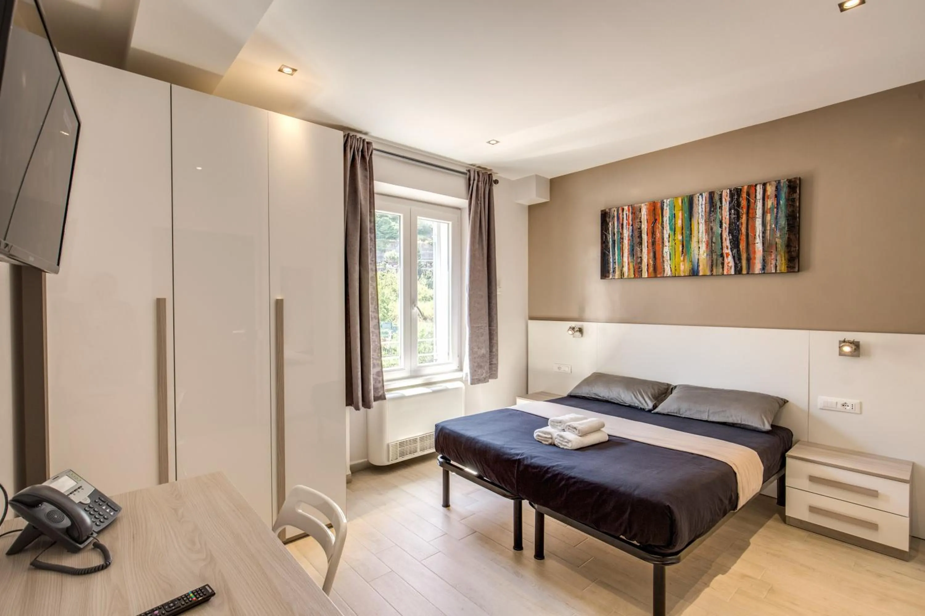 Bedroom, Bed in Aurelia Vatican Apartments