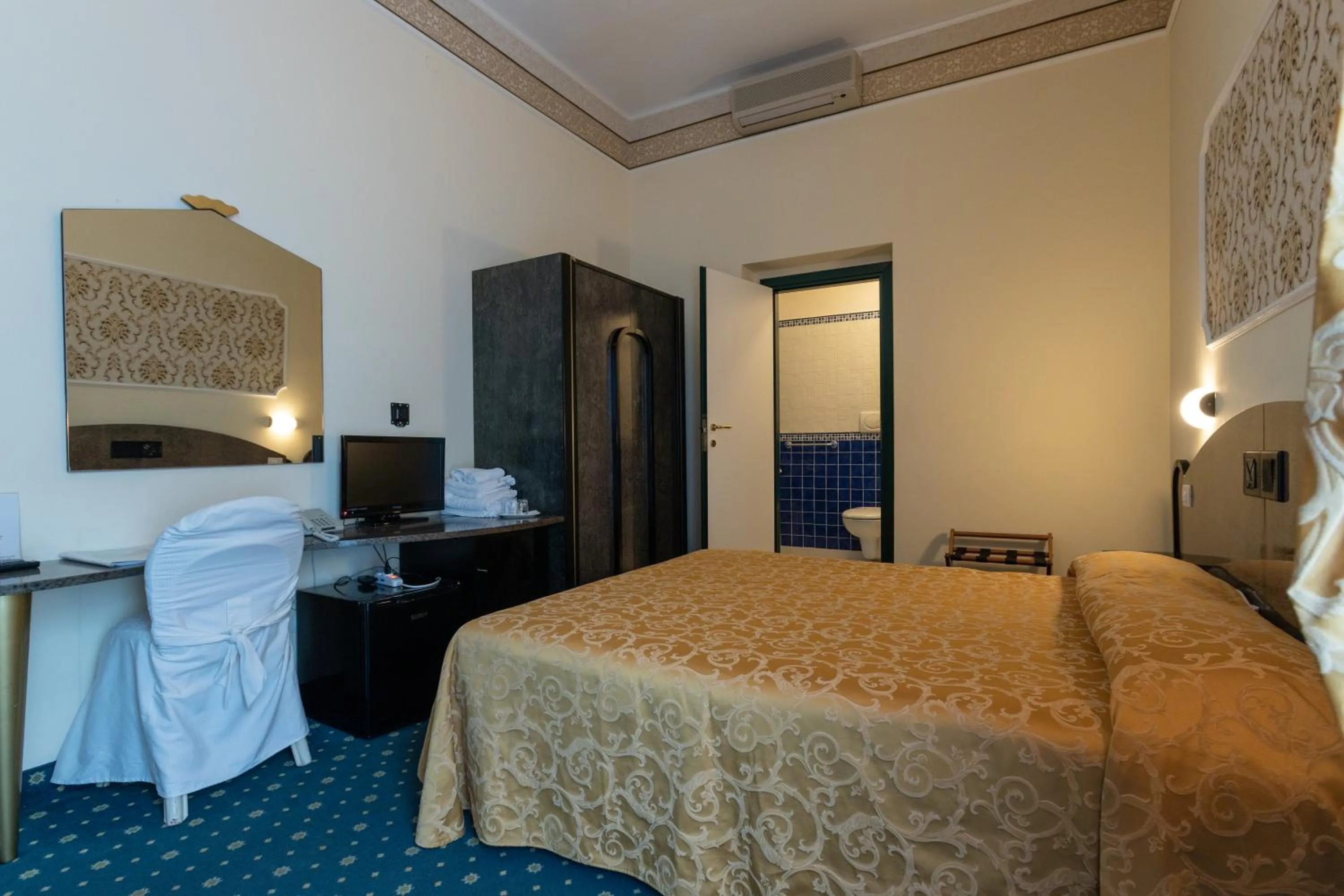 Bed in Hotel River fronte mare con piscina