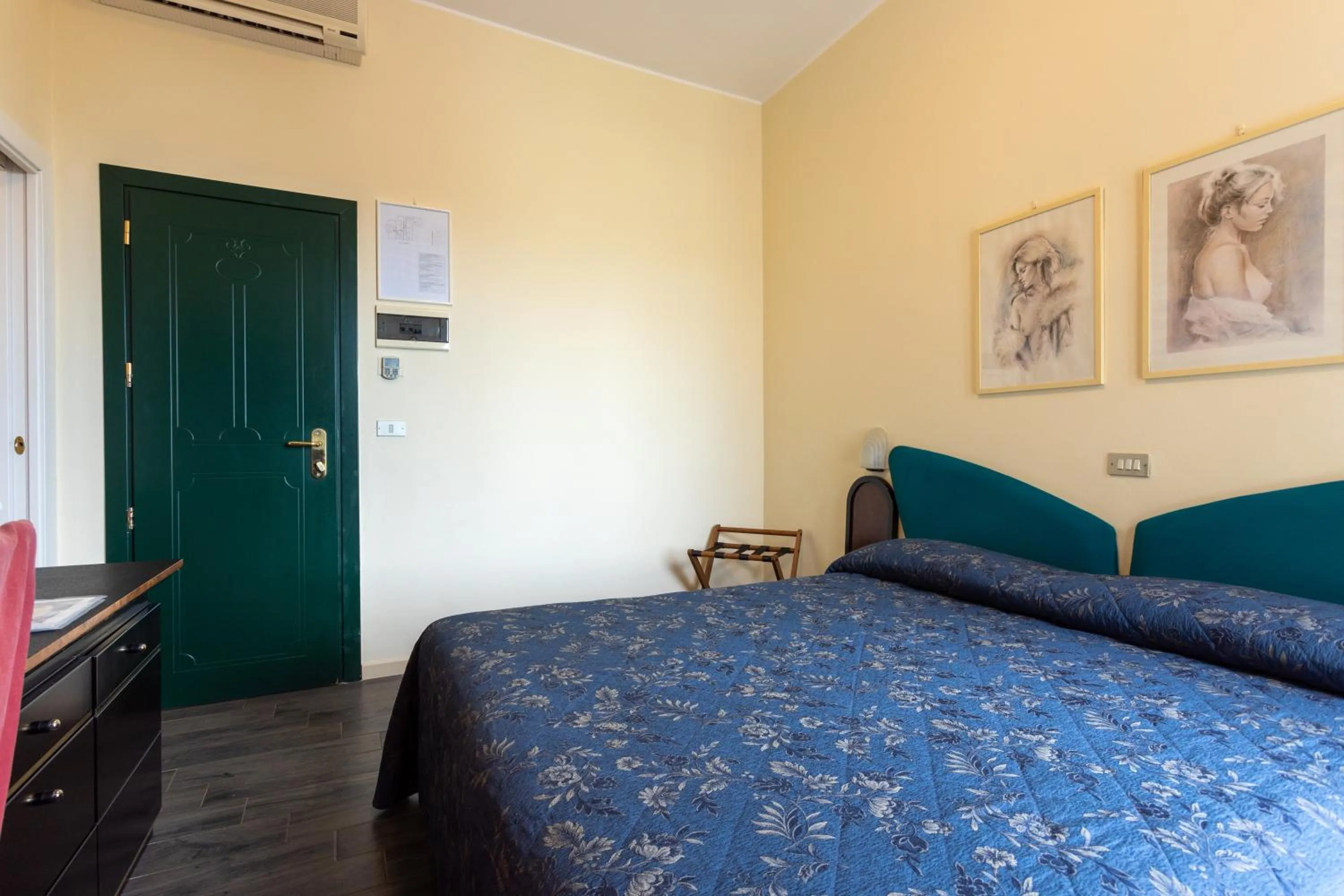 Bed in Hotel River fronte mare con piscina