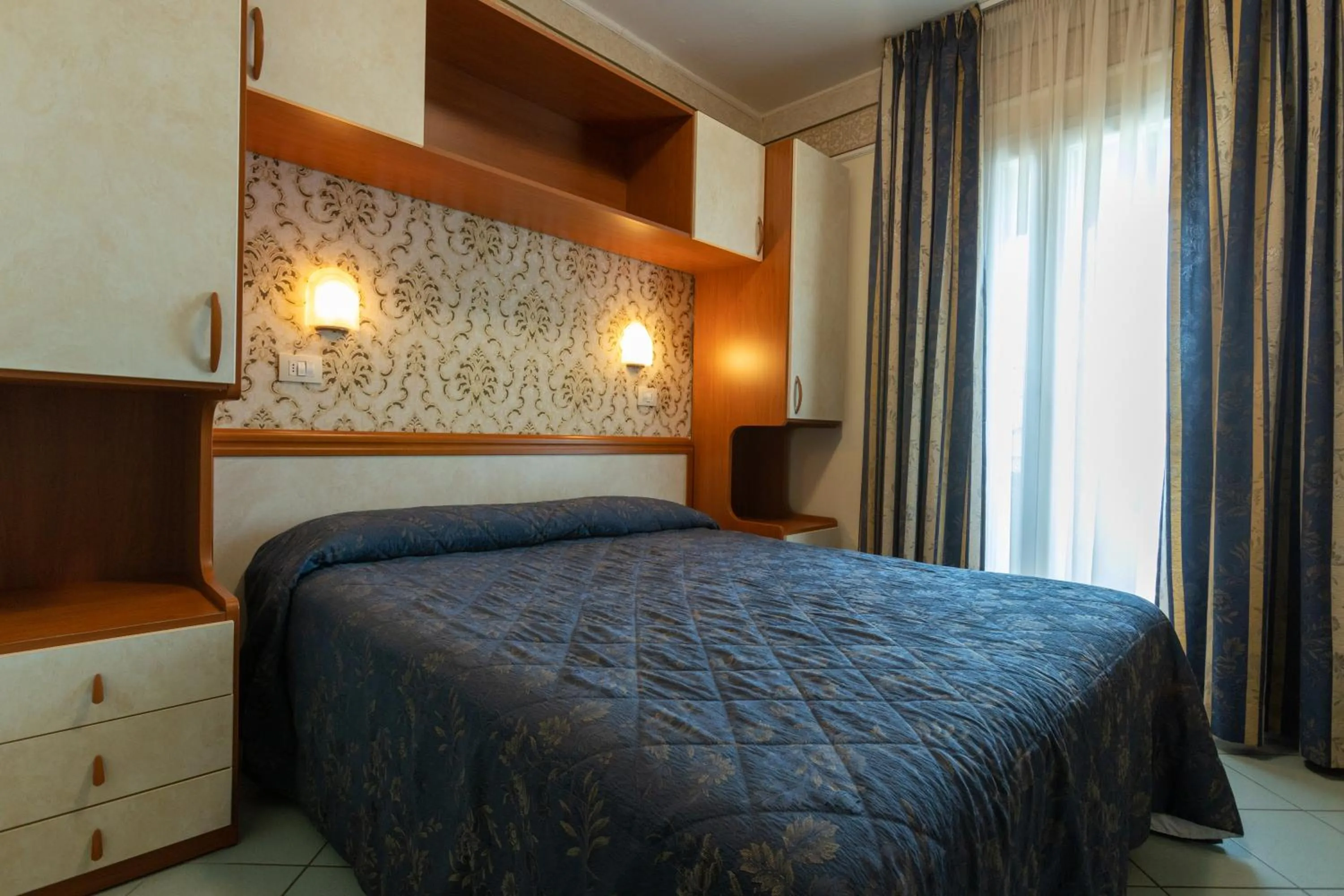 Bed in Hotel River fronte mare con piscina