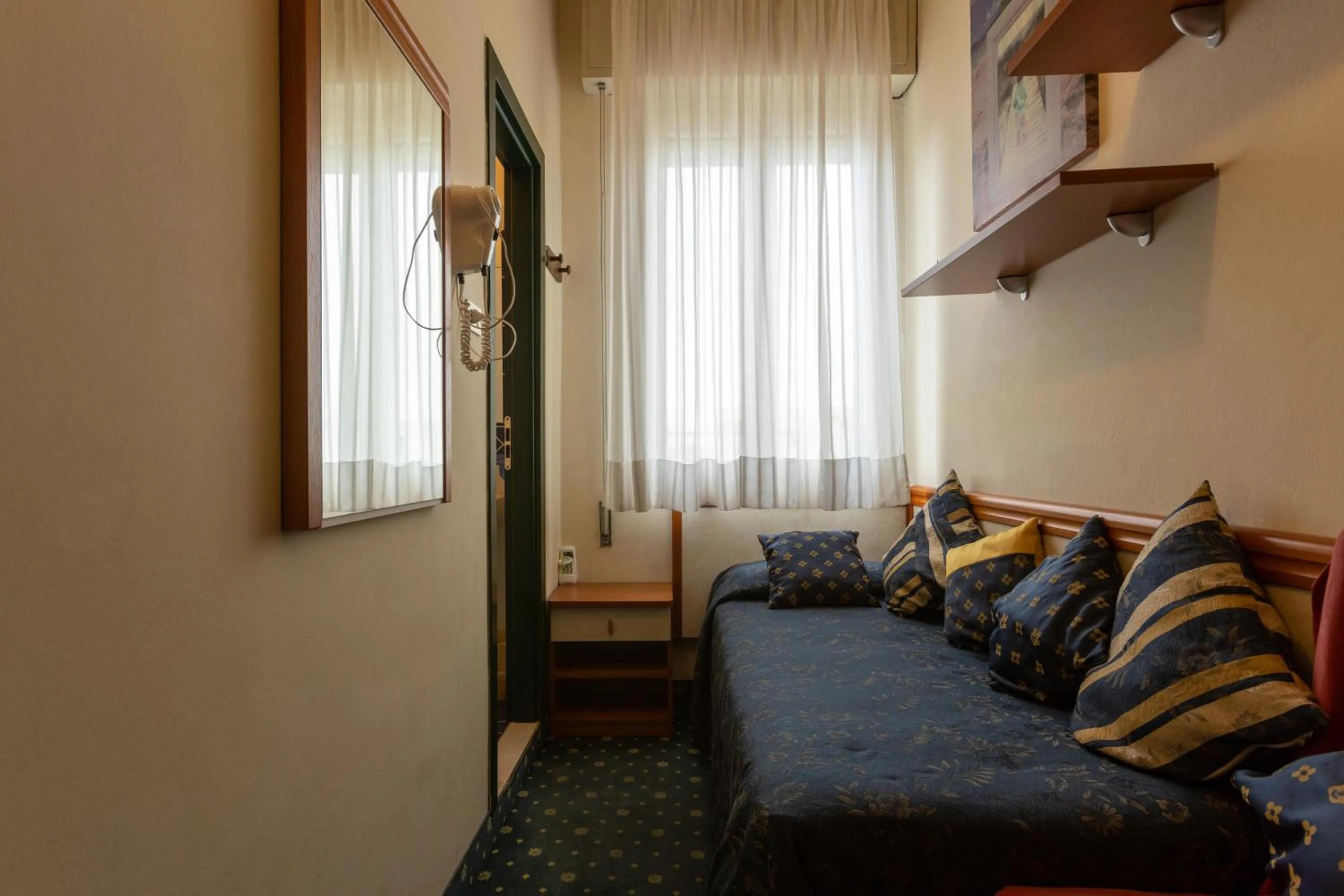 Bed in Hotel River fronte mare con piscina