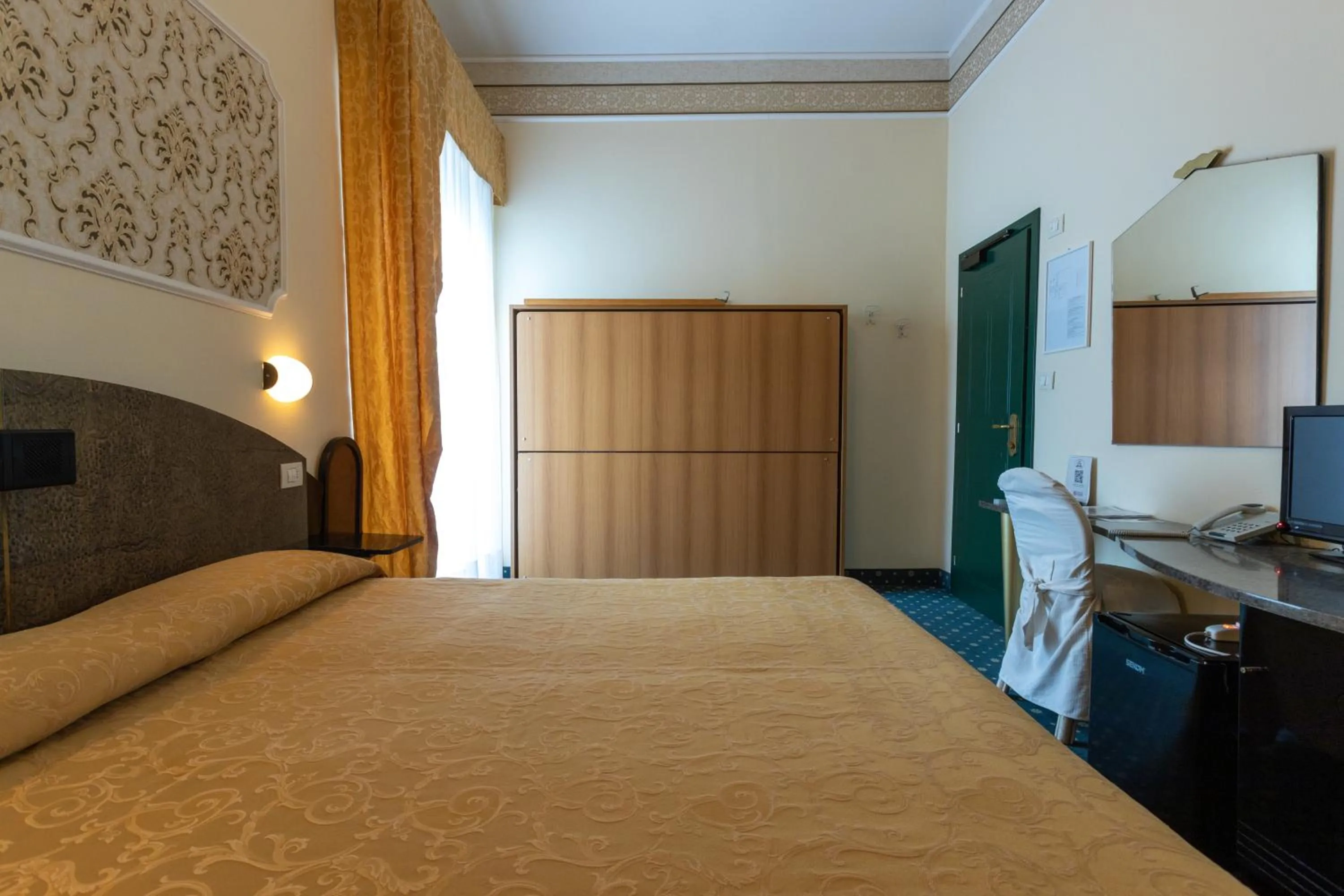 Bed in Hotel River fronte mare con piscina