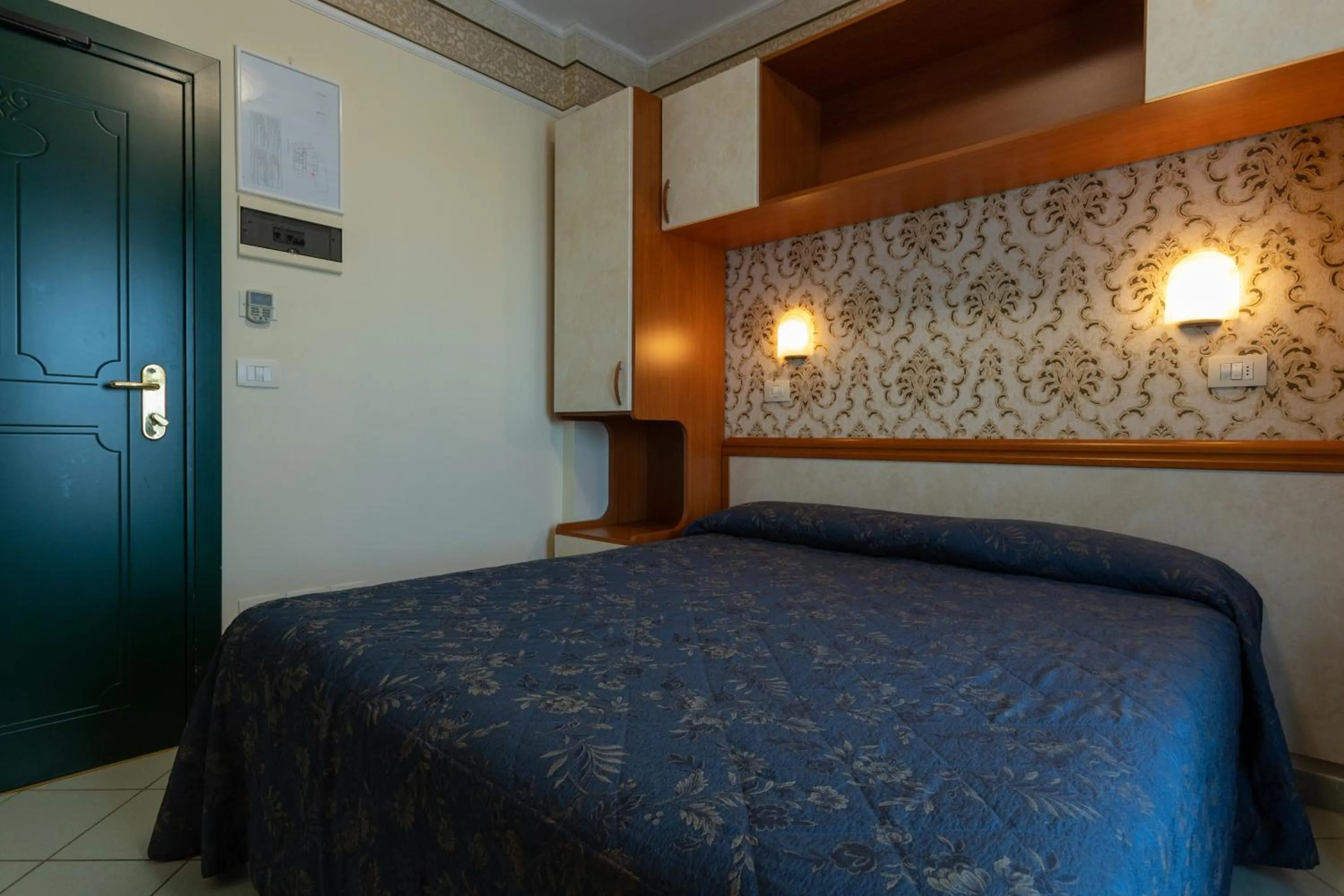 Bed in Hotel River fronte mare con piscina