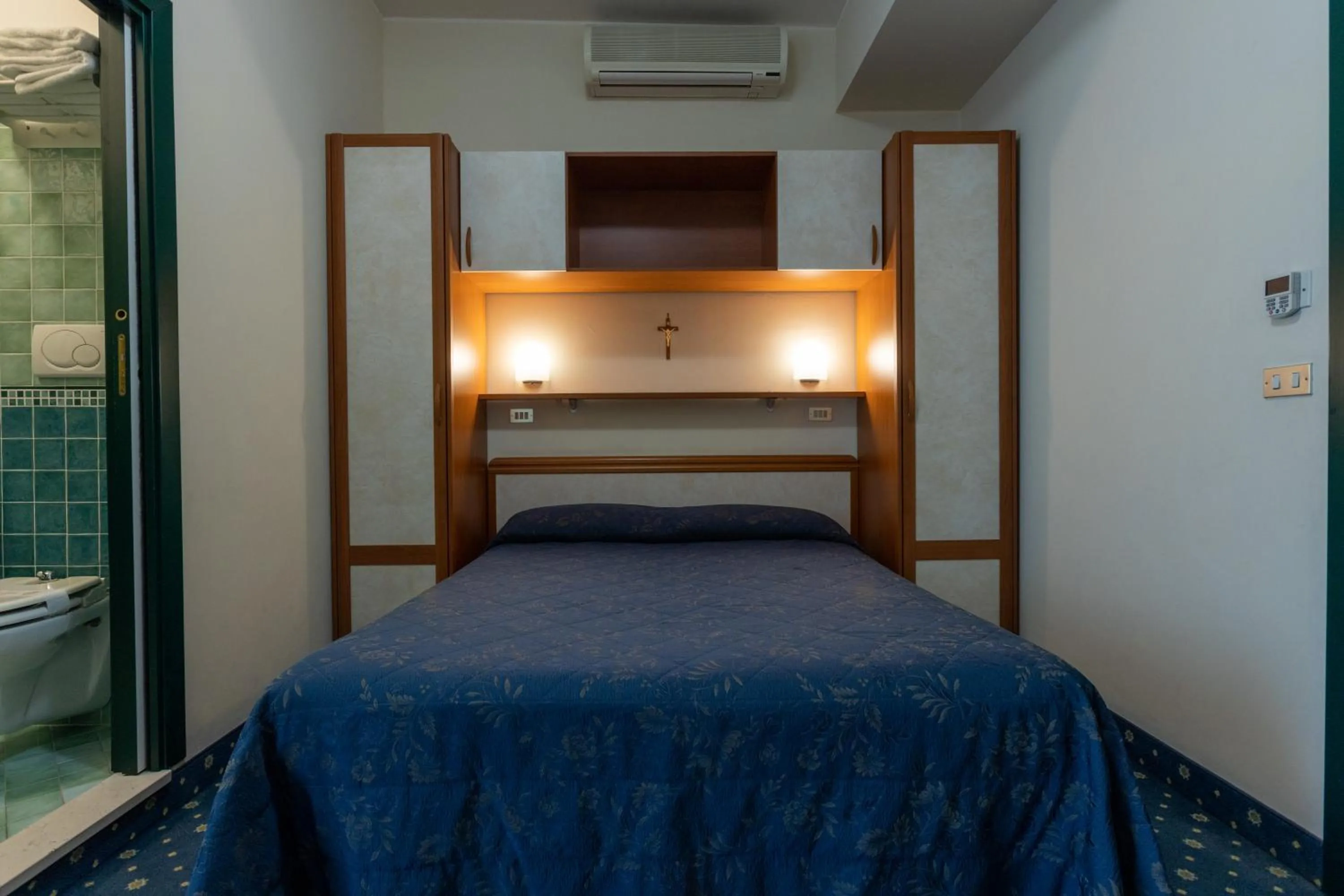 Bed in Hotel River fronte mare con piscina