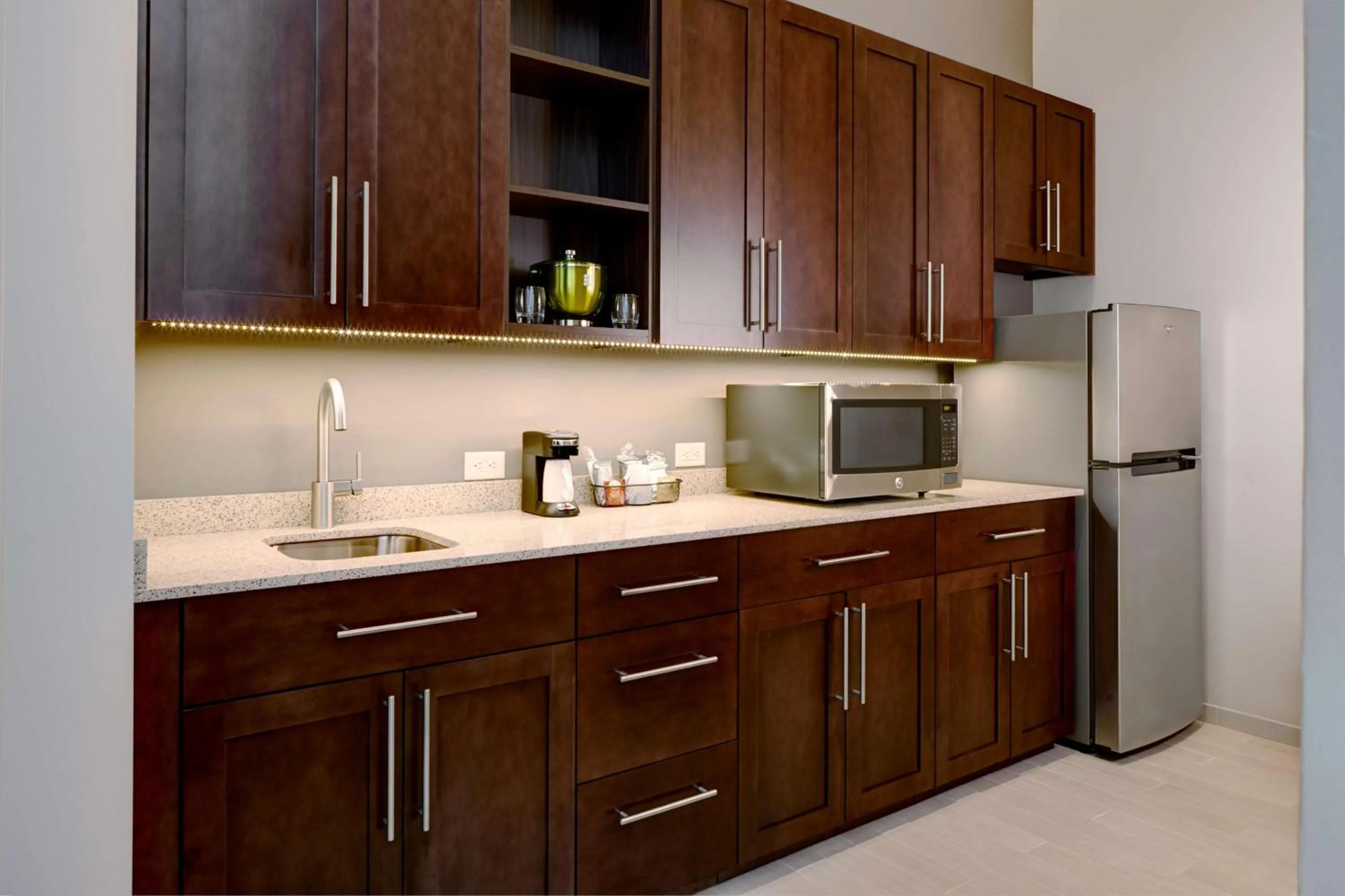 Photo of the whole room in Hyatt Place St. Paul