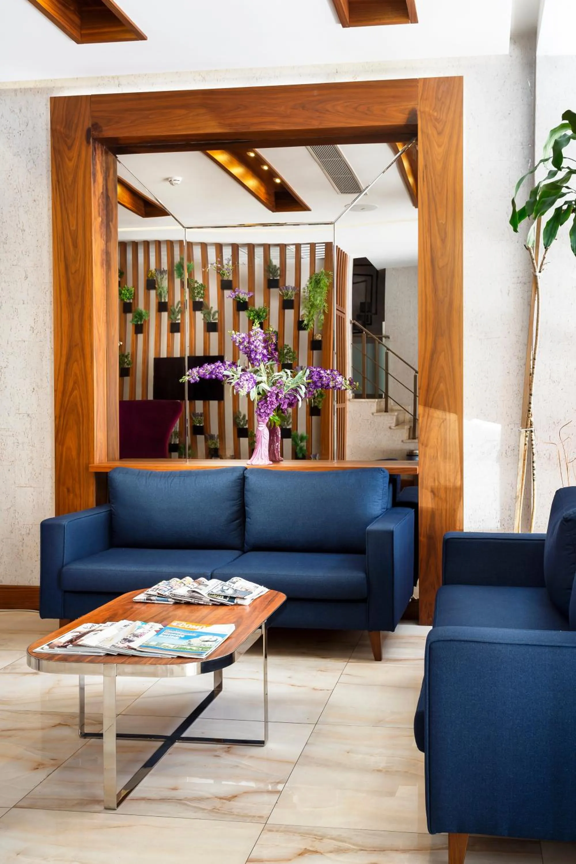 Communal lounge/ TV room in Artur Hotel