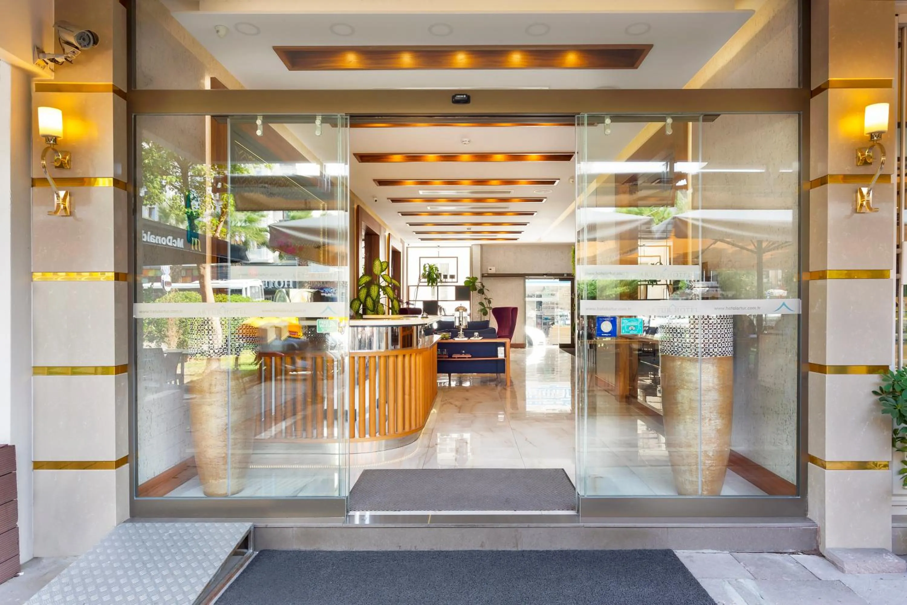 Facade/entrance in Artur Hotel