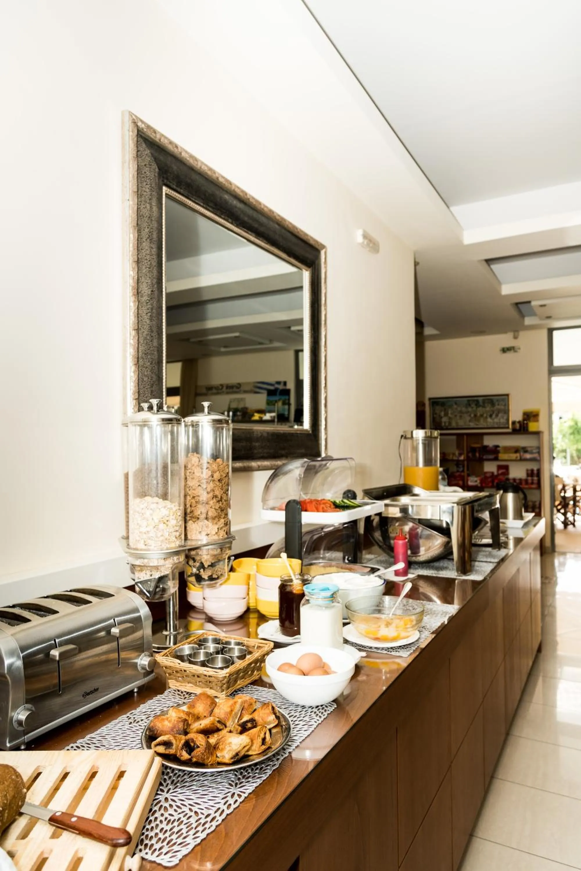 Food and drinks in Ilyssion Holidays Hotel