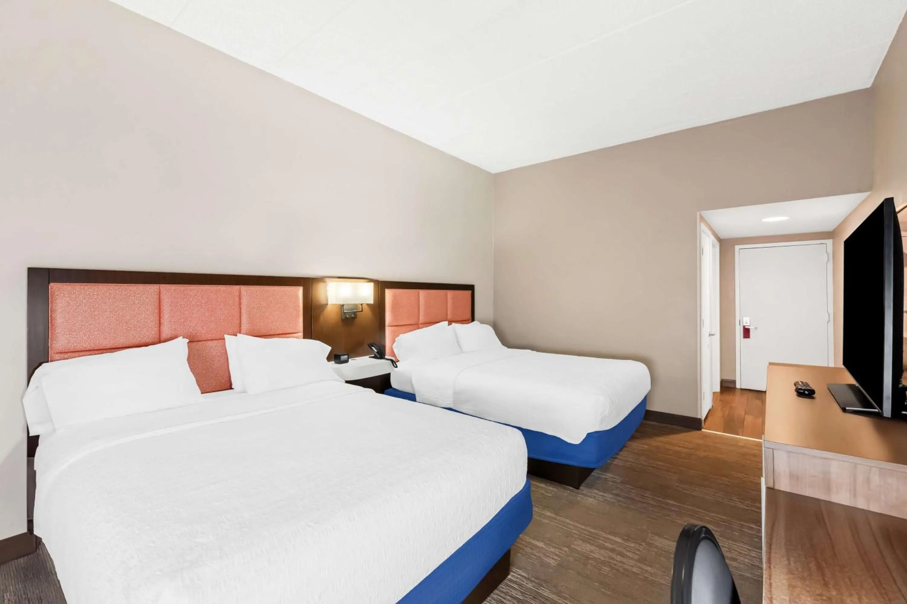 Bed in Hampton Inn Pennsville