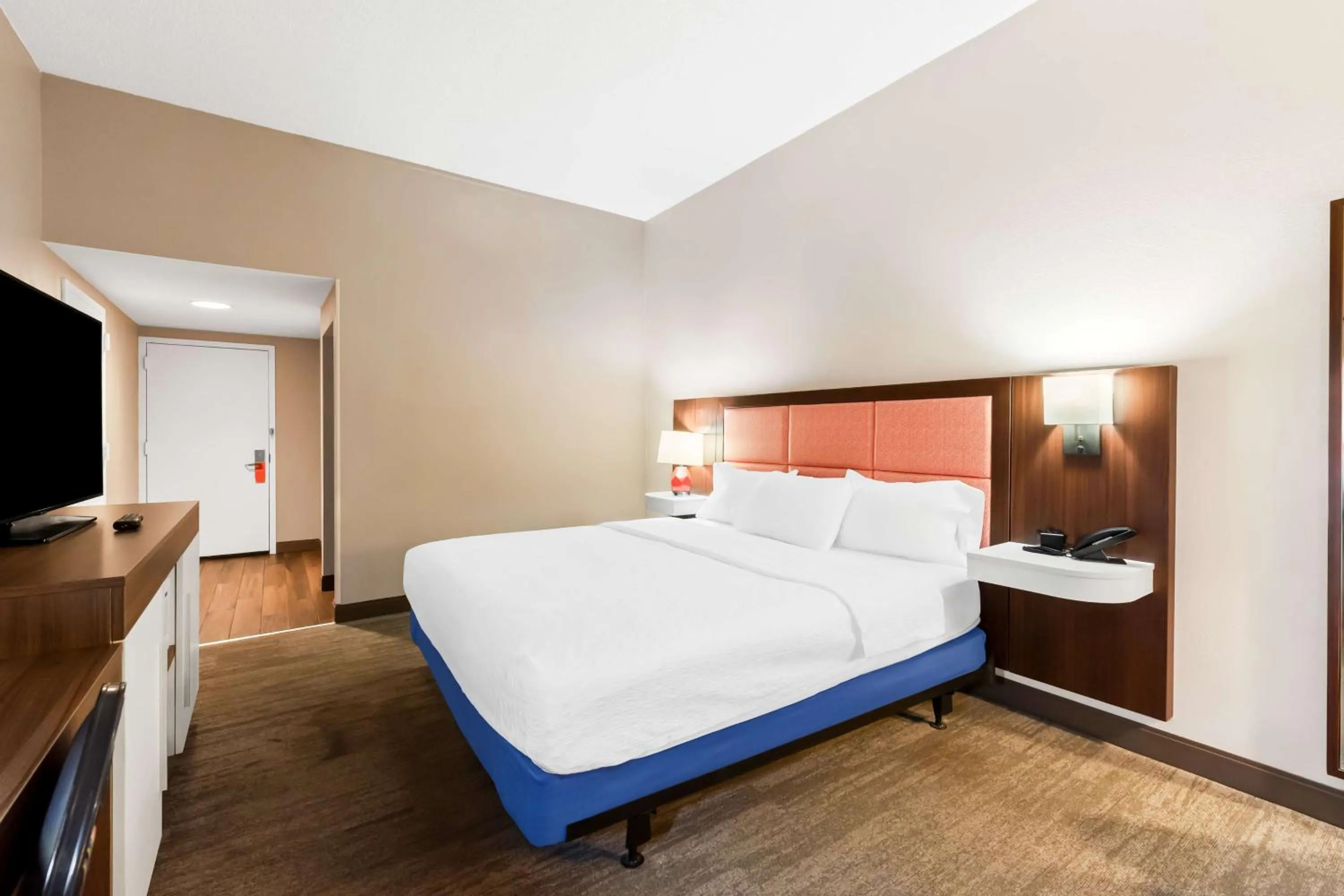 Bed in Hampton Inn Pennsville