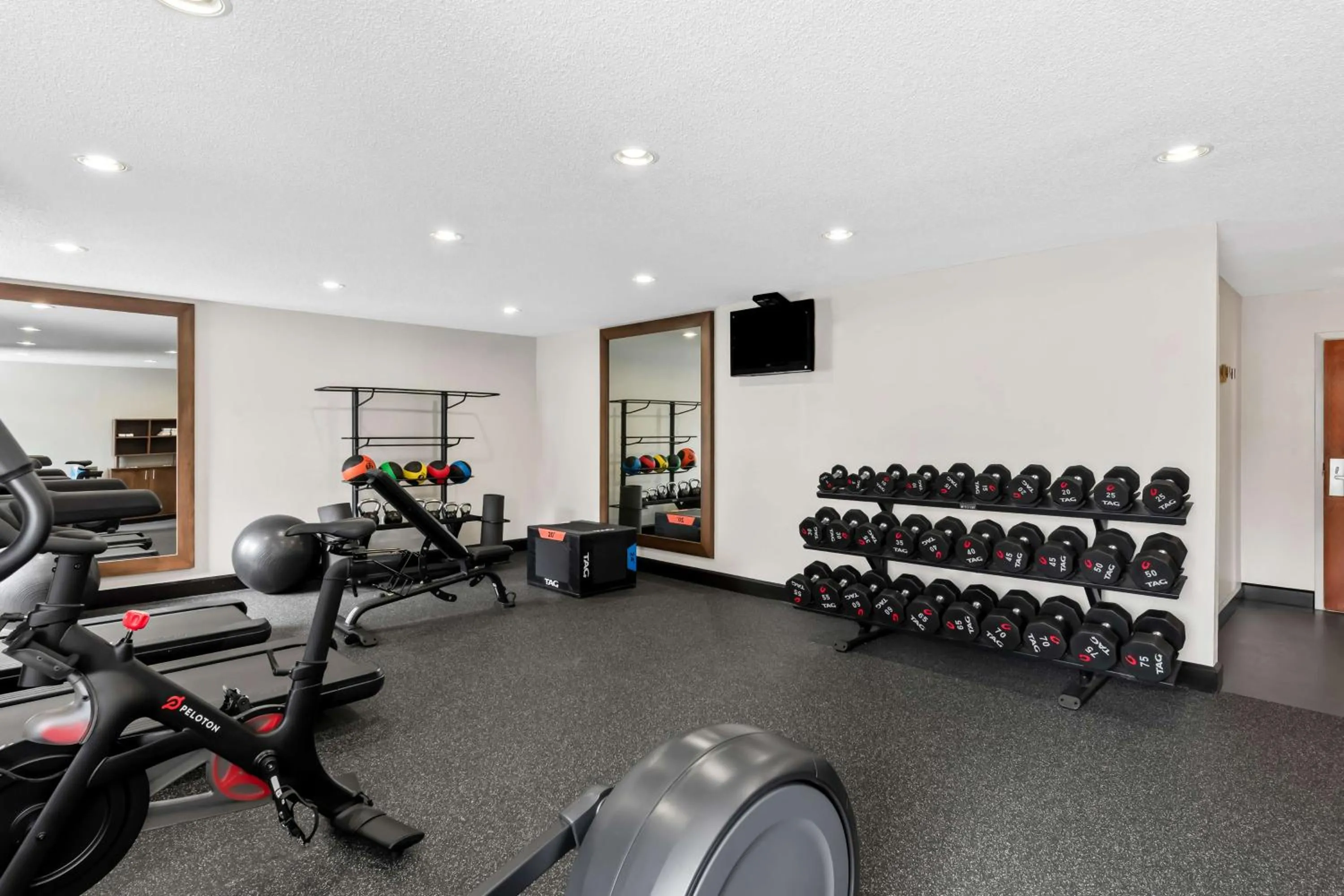 Fitness centre/facilities in Hampton Inn Pennsville