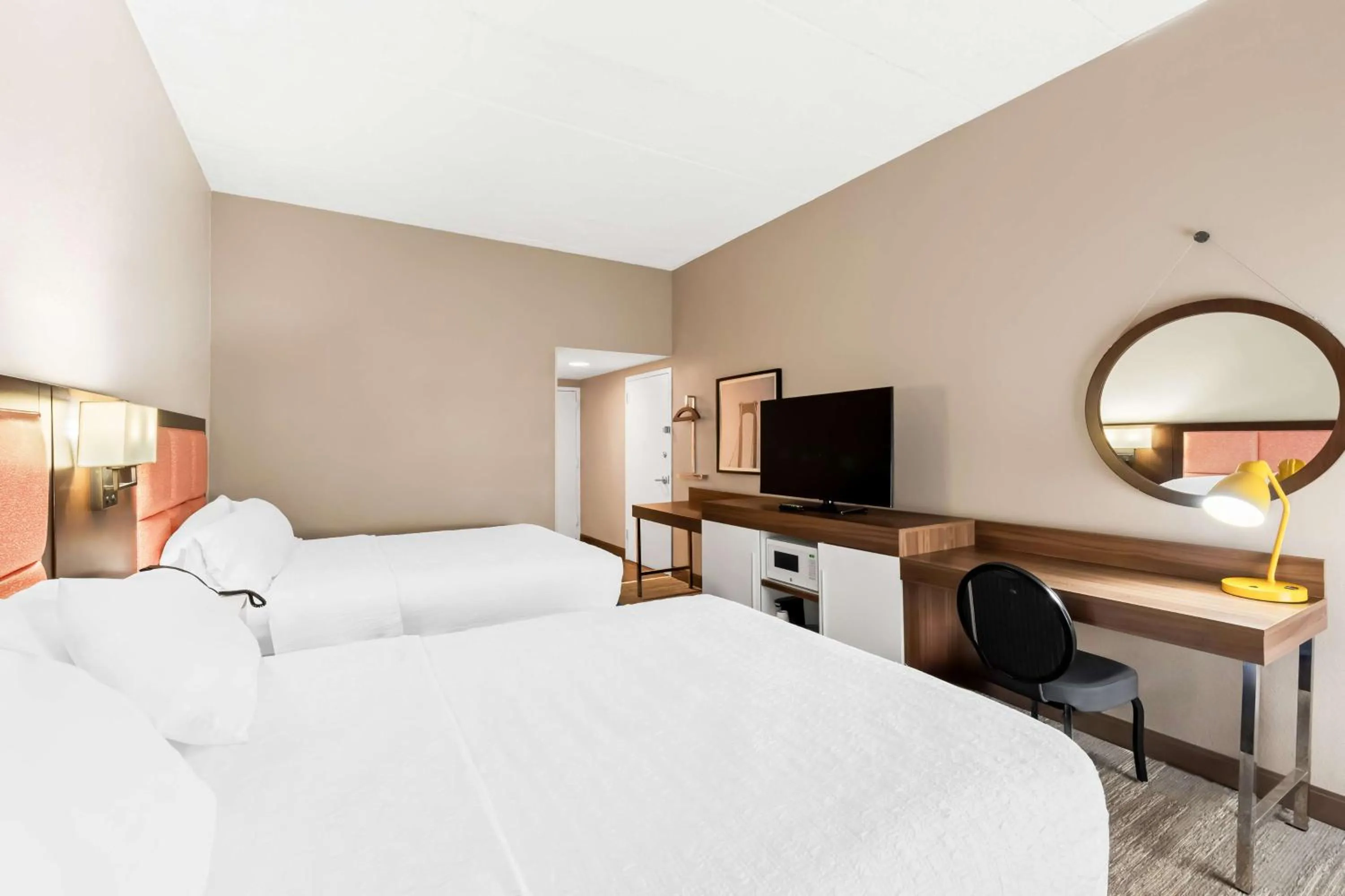 Bed in Hampton Inn Pennsville