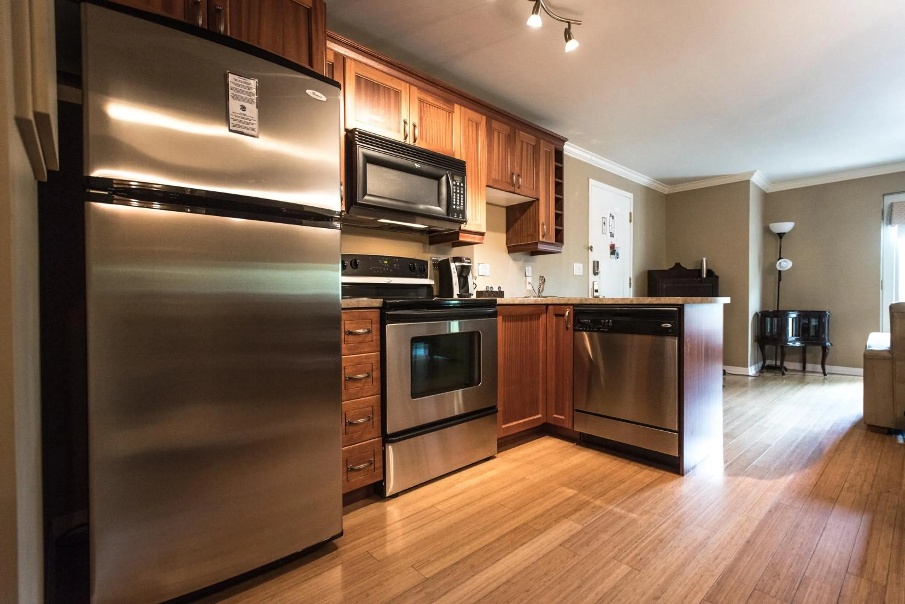 Dining area, Kitchen/Kitchenette in Hotel St-Sauveur