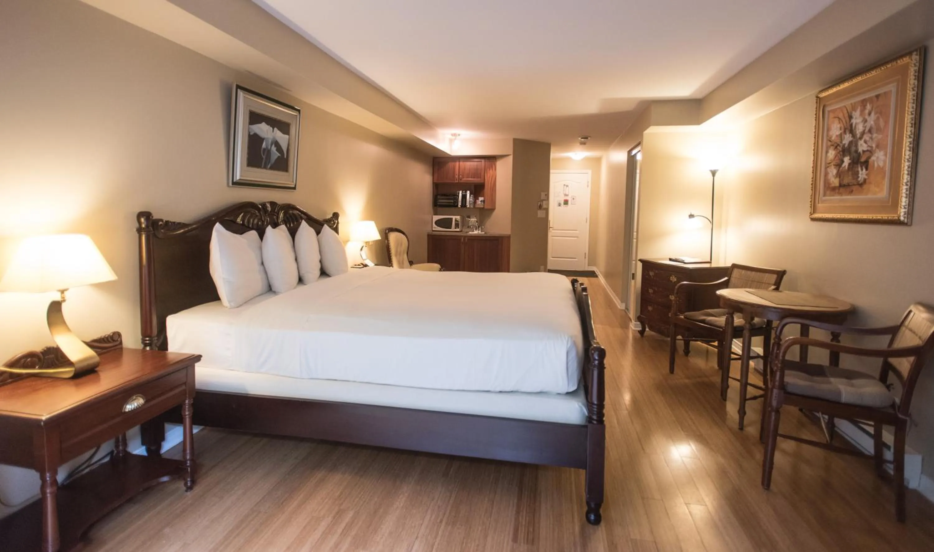 Photo of the whole room in Hotel St-Sauveur