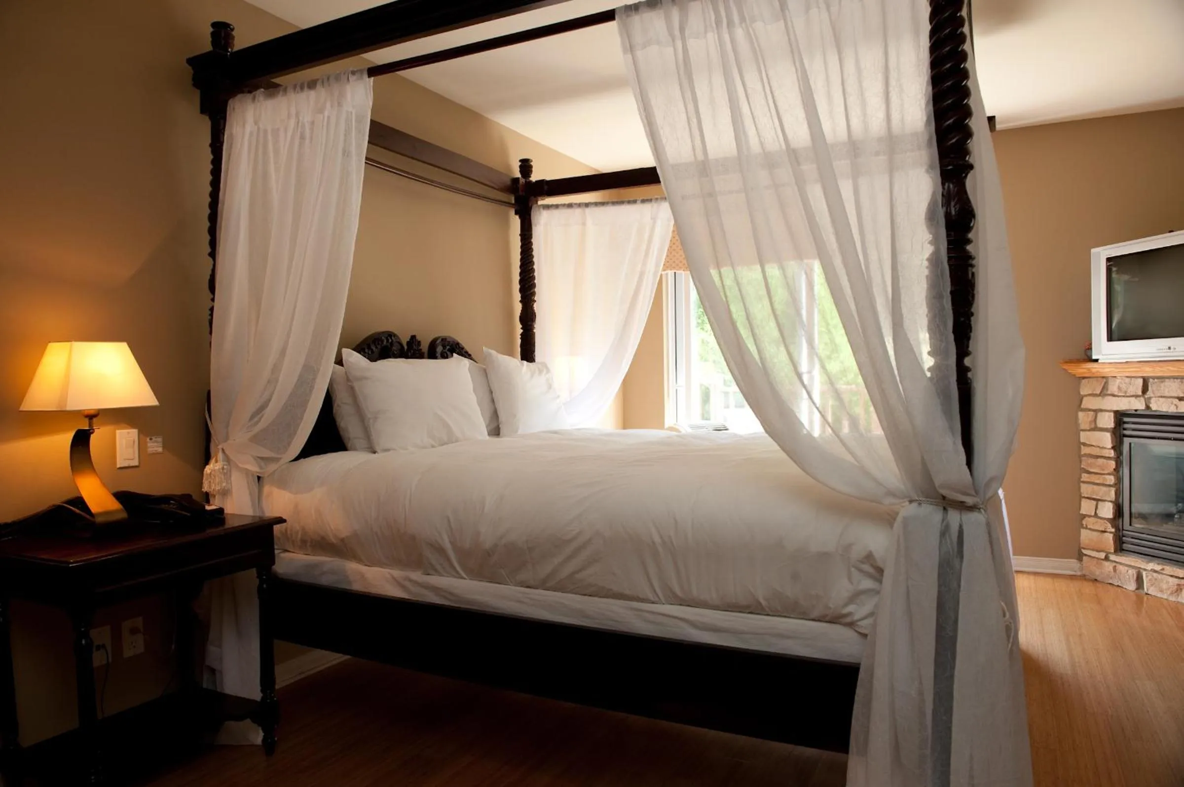 Bedroom in Hotel St-Sauveur