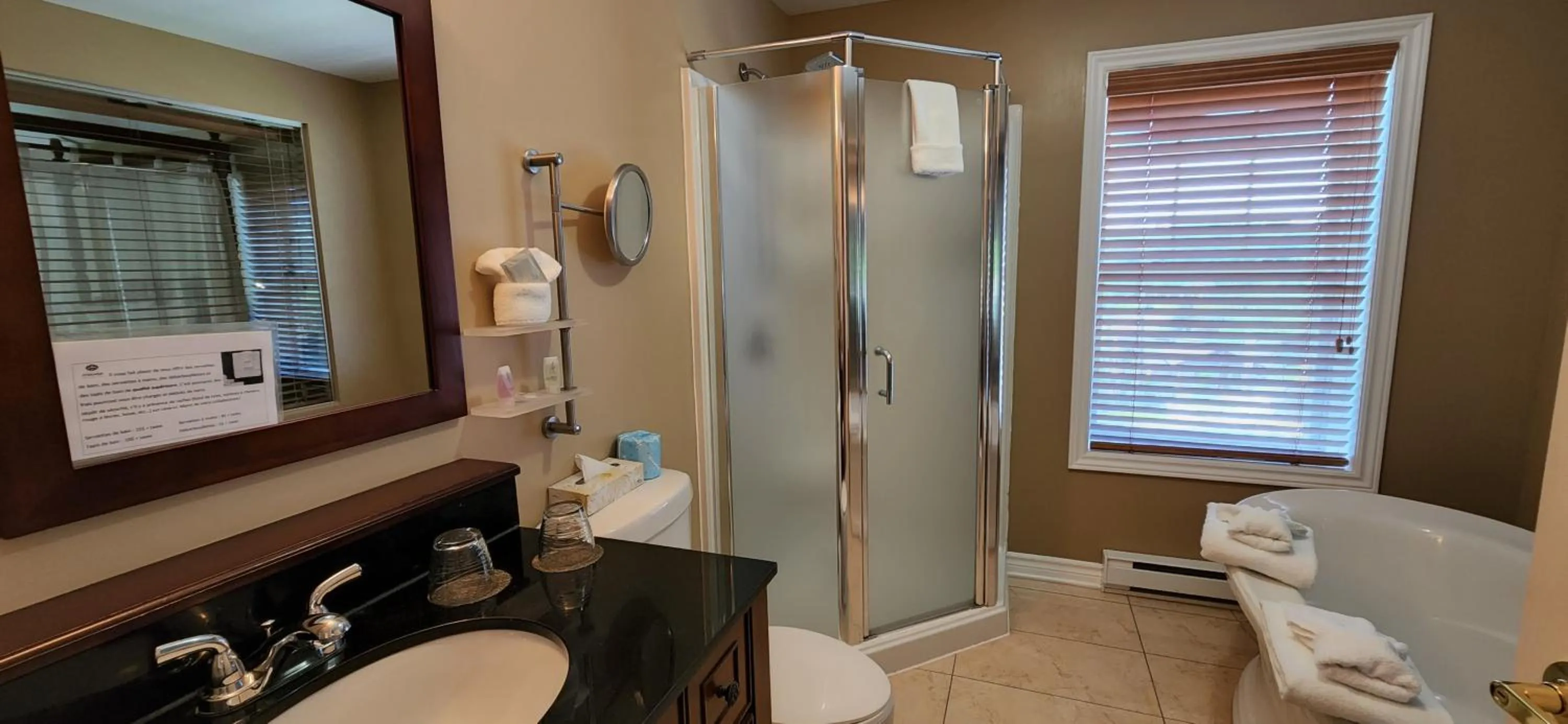 Bathroom in Hotel St-Sauveur