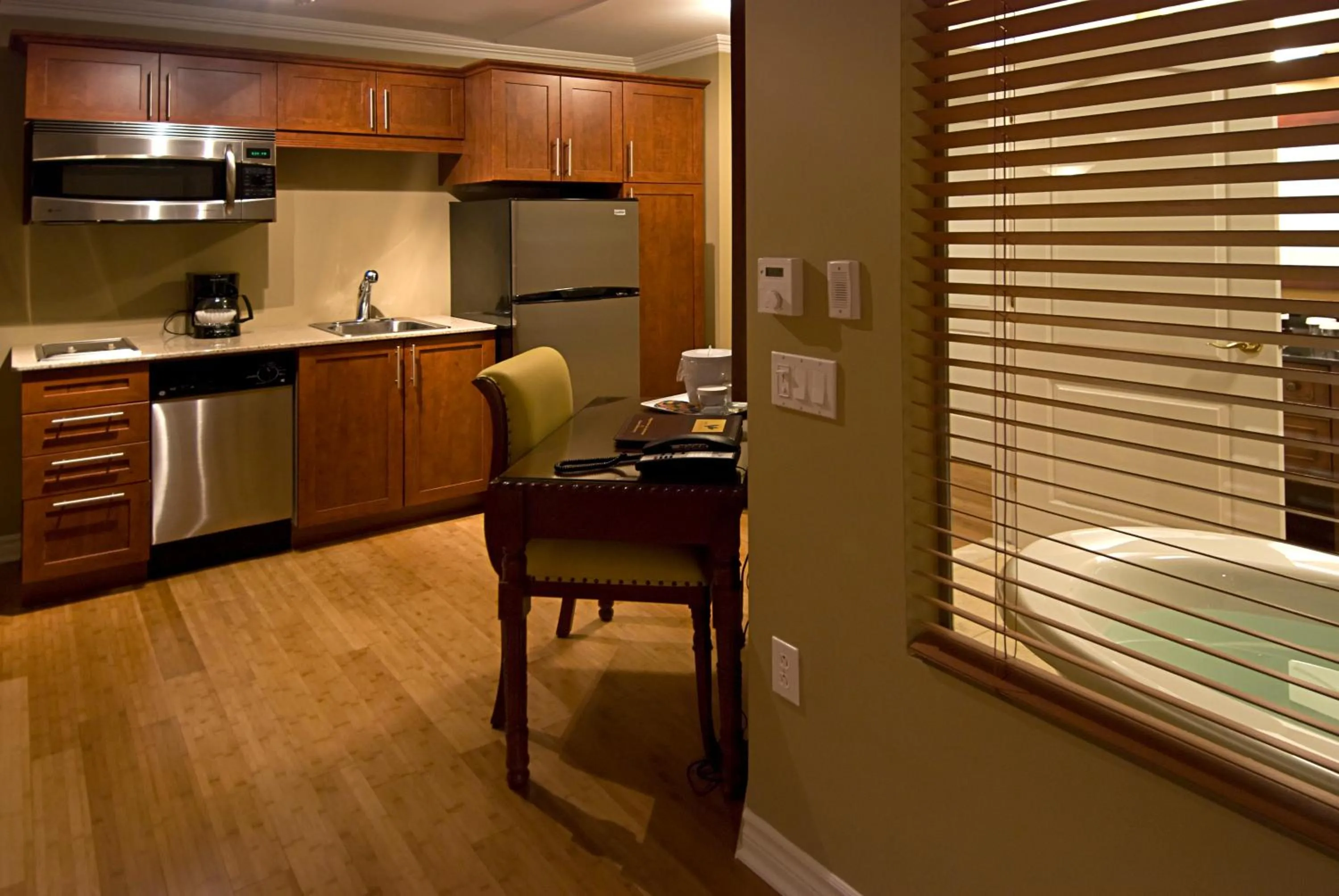 Kitchen or kitchenette, Kitchen/Kitchenette in Hotel St-Sauveur