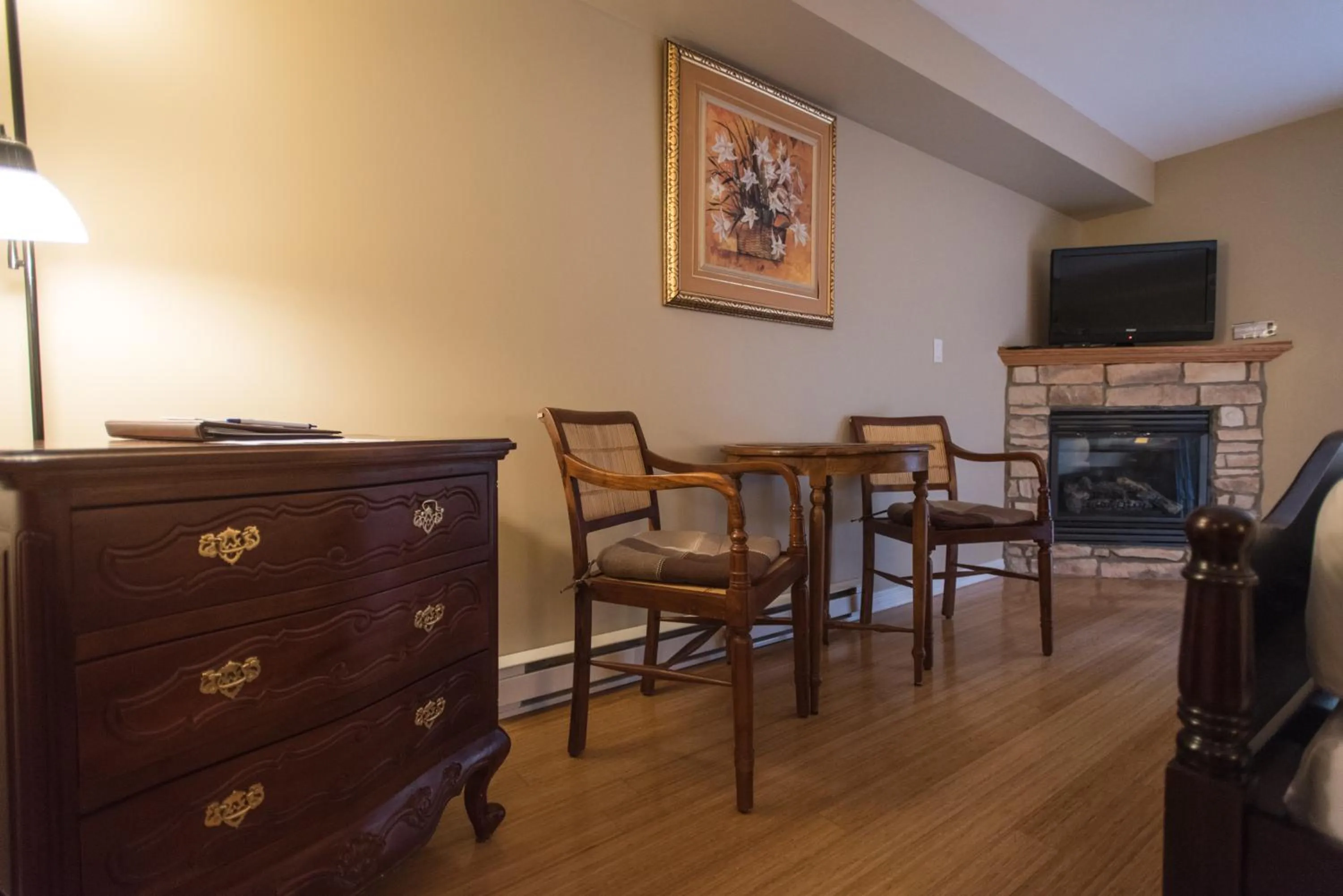 Photo of the whole room in Hotel St-Sauveur