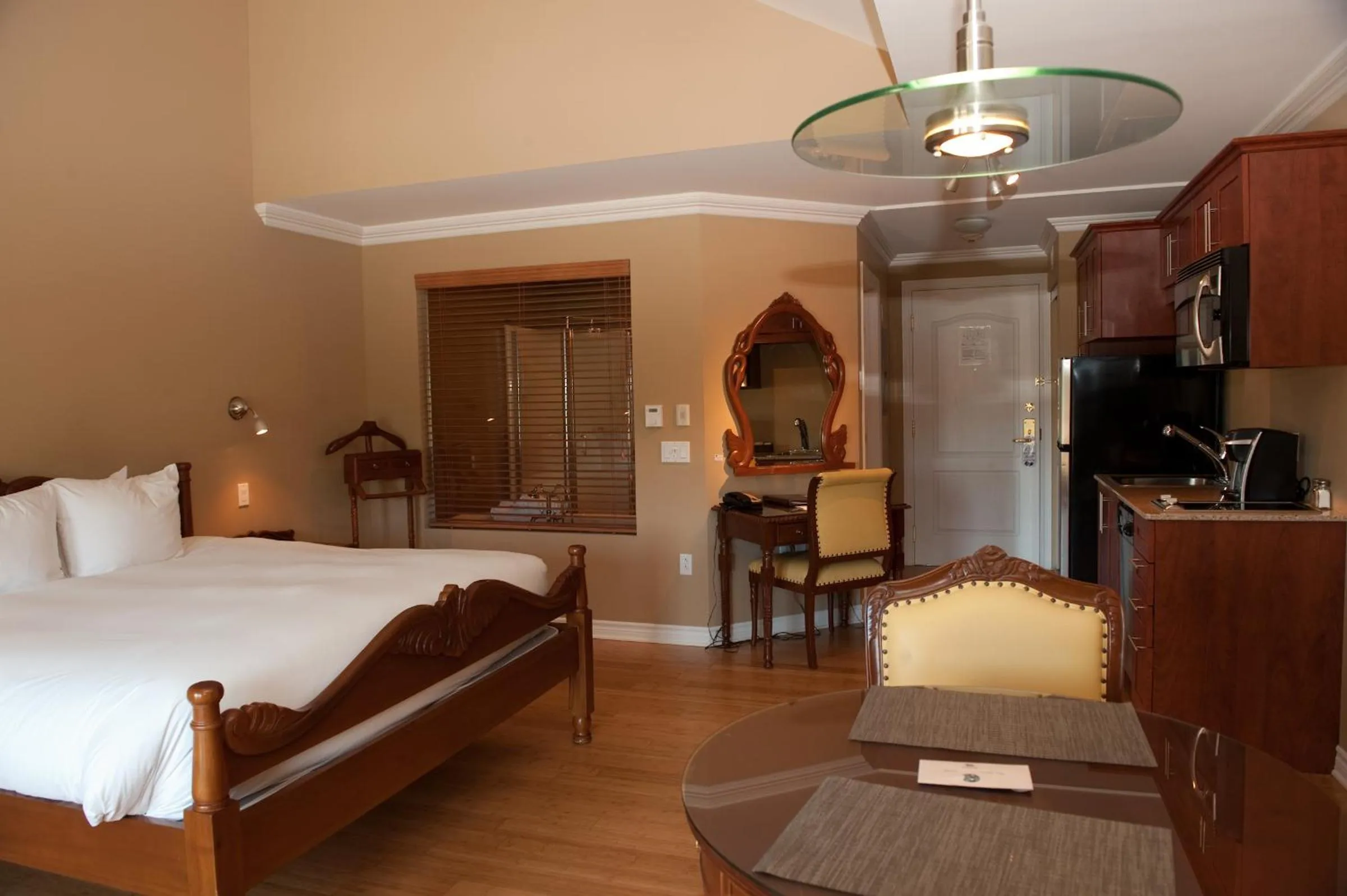 Bed in Hotel St-Sauveur