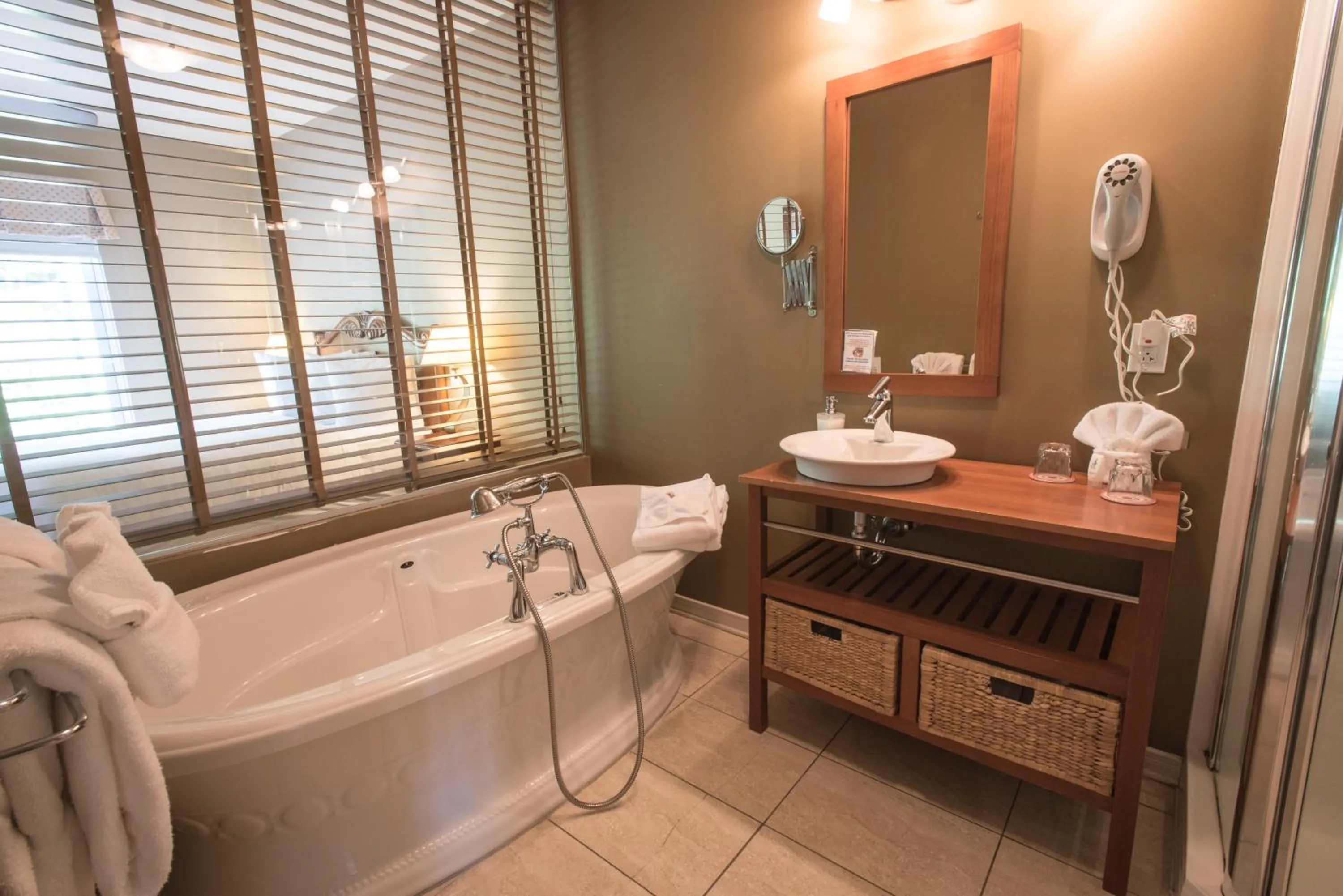 Shower, Bathroom in Hotel St-Sauveur