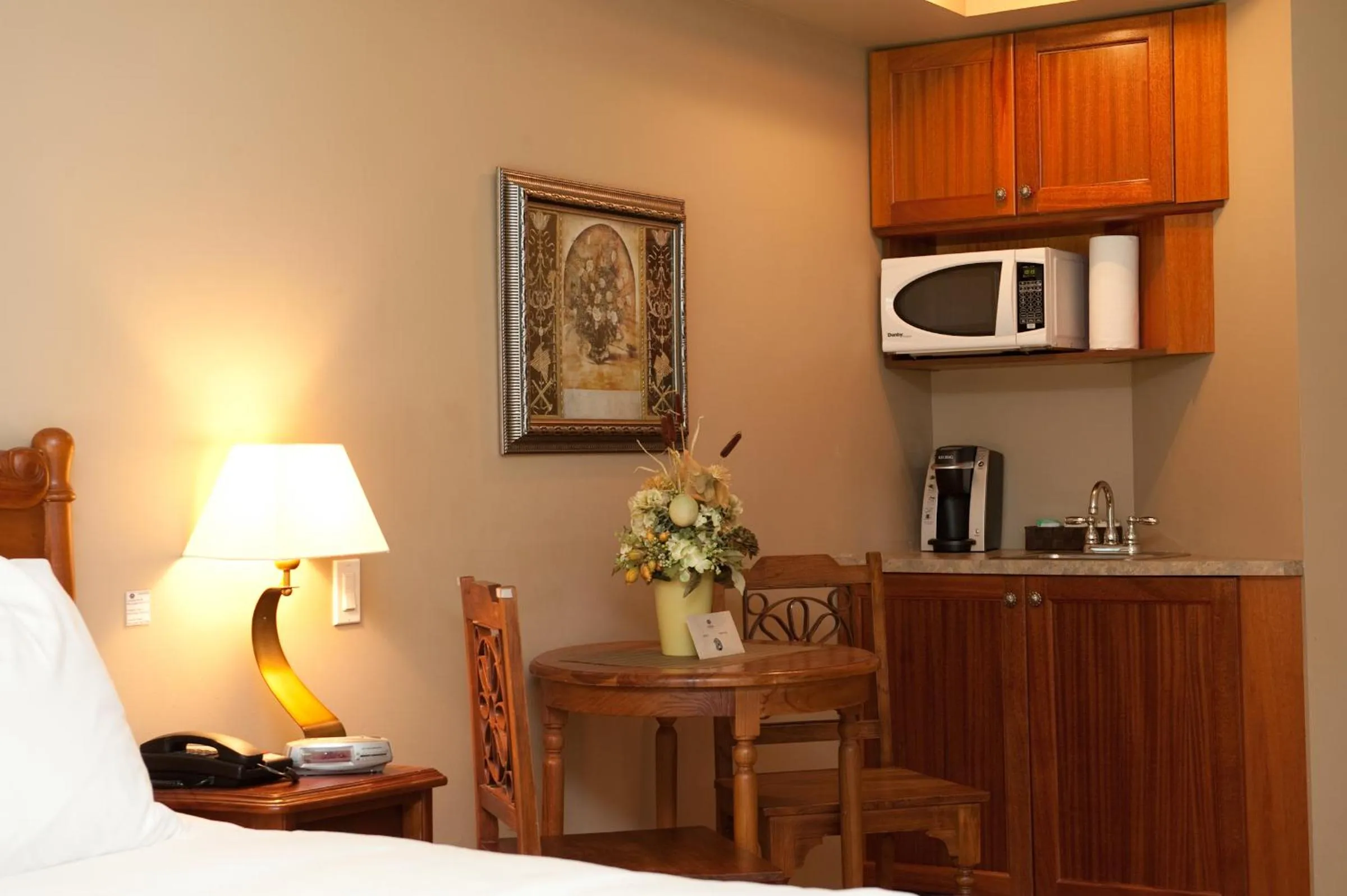 Bed, Kitchen/Kitchenette in Hotel St-Sauveur
