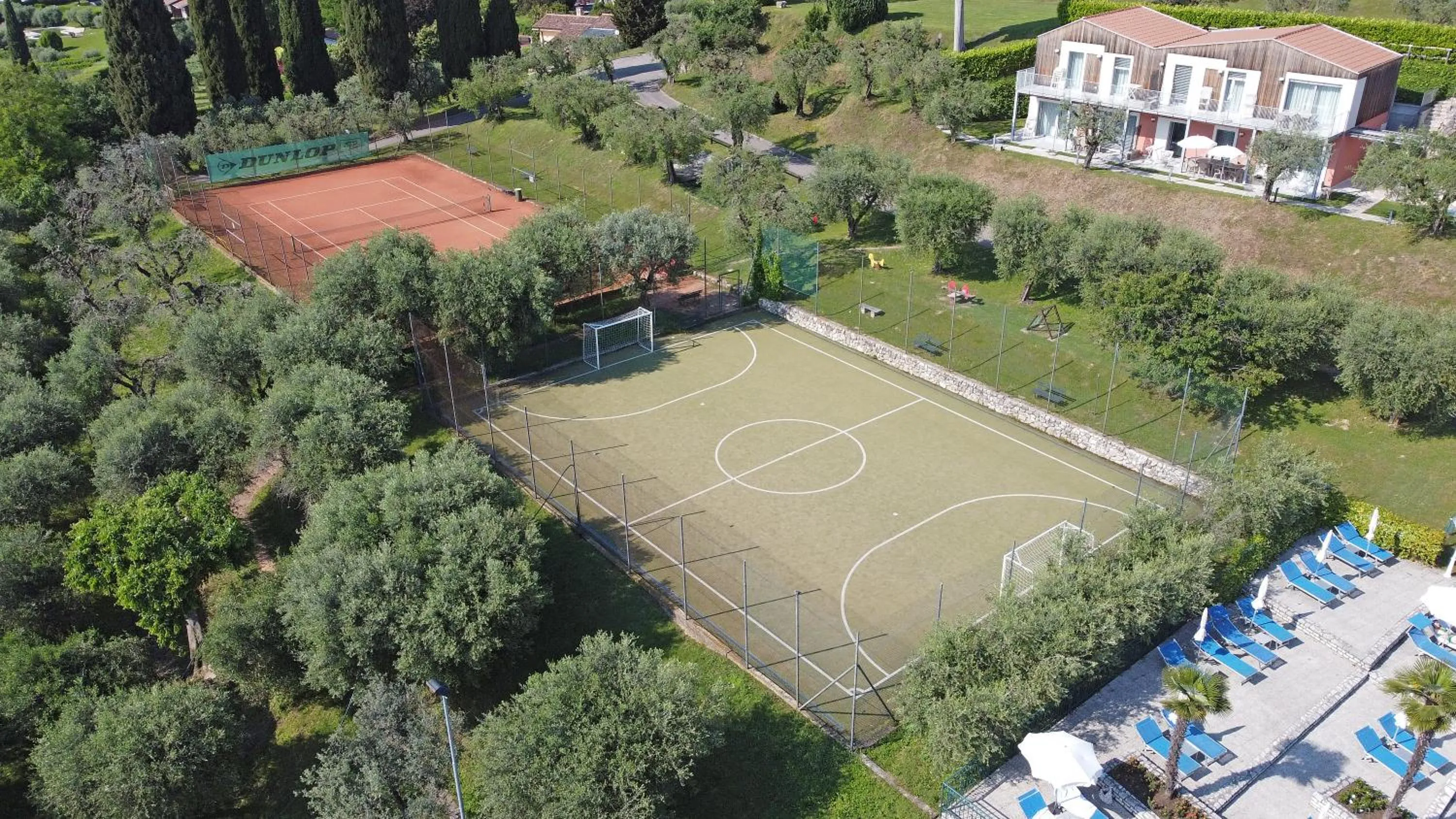Tennis court in Residence Arca