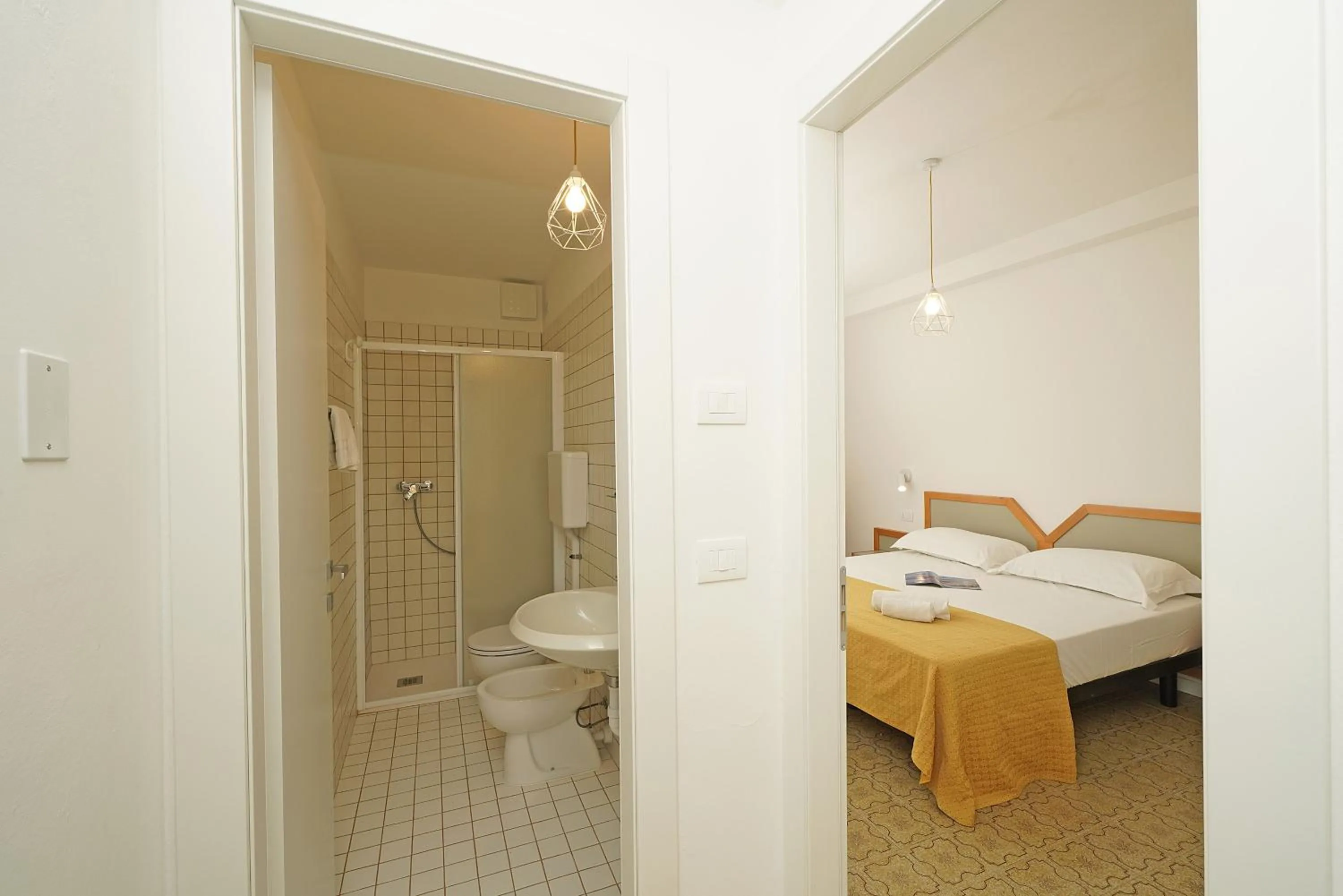 Photo of the whole room, Bed in Residence Arca