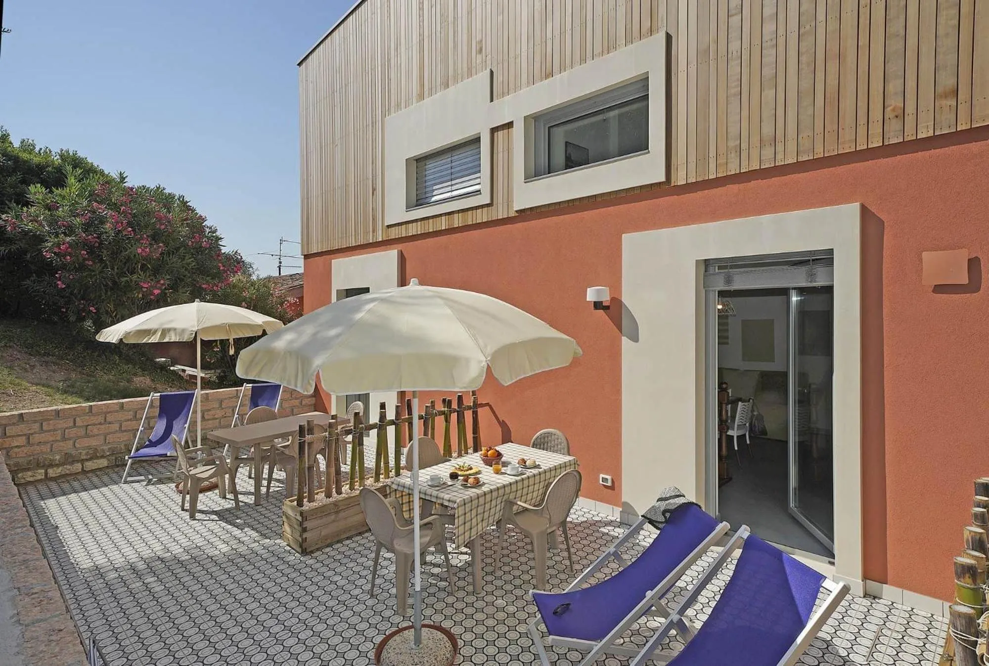 Patio in Residence Arca