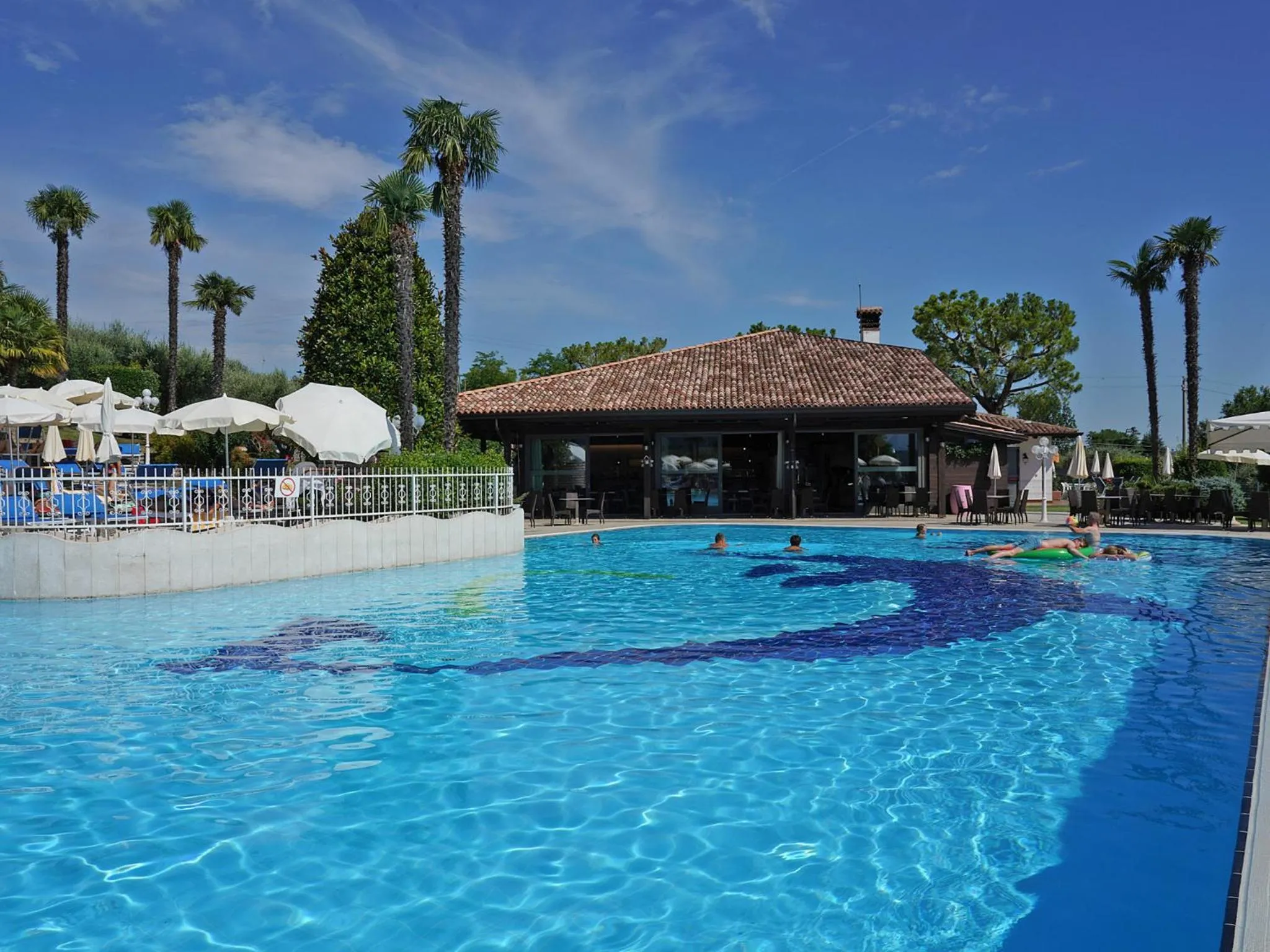 Restaurant/places to eat in Residence Arca