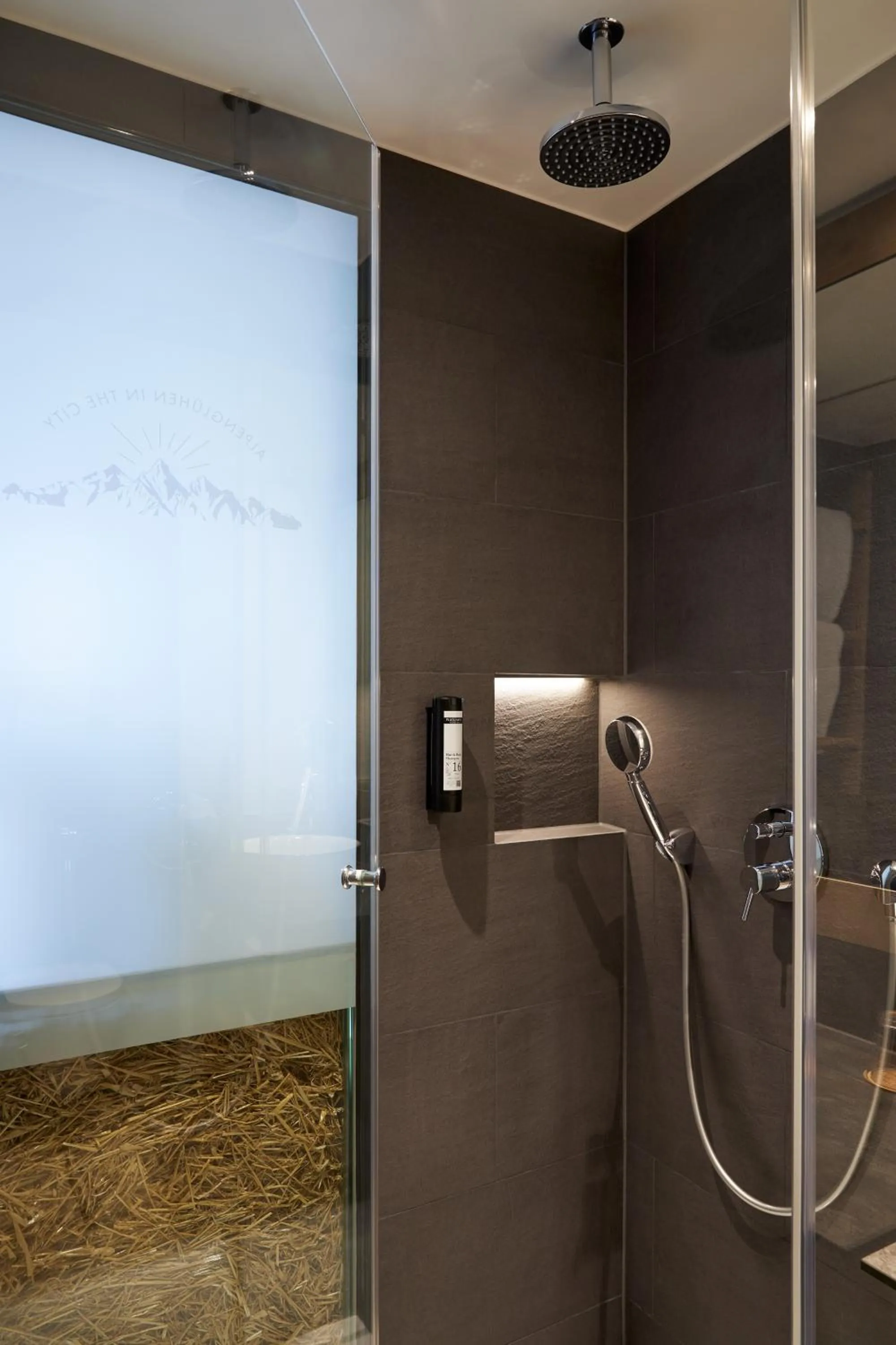 Shower in Cocoon Hauptbahnhof