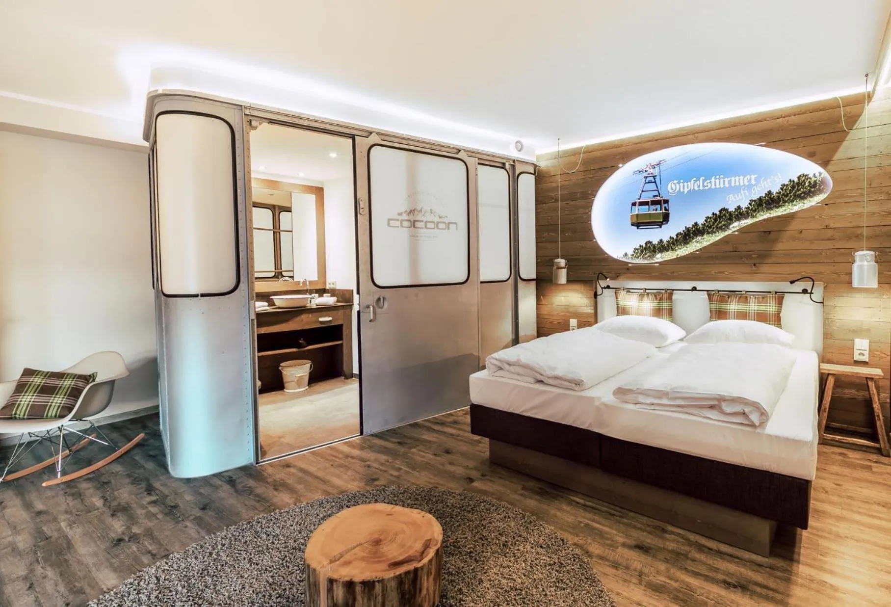 Photo of the whole room, Bed in Cocoon Hauptbahnhof