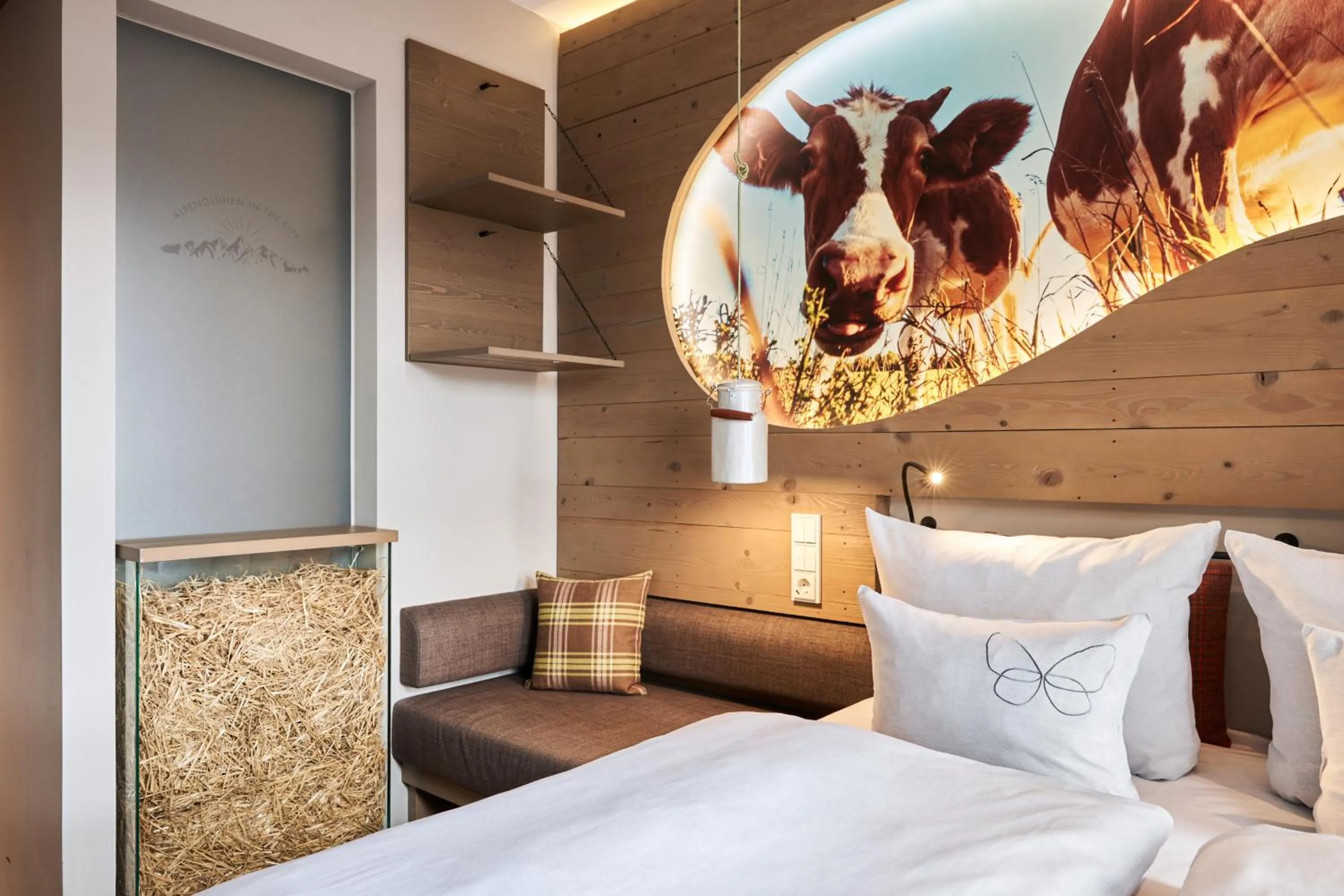 Photo of the whole room, Bed in Cocoon Hauptbahnhof