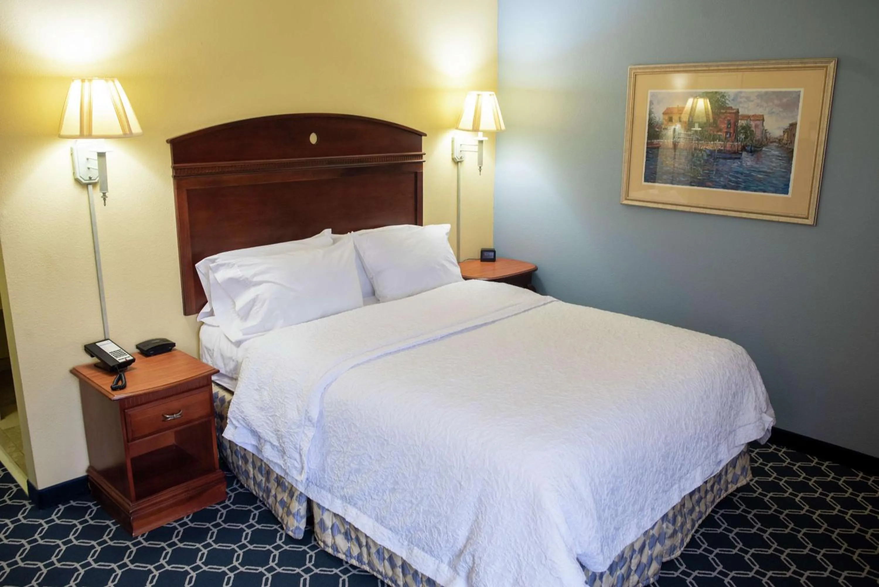 Bed in Hampton Inn Lebanon