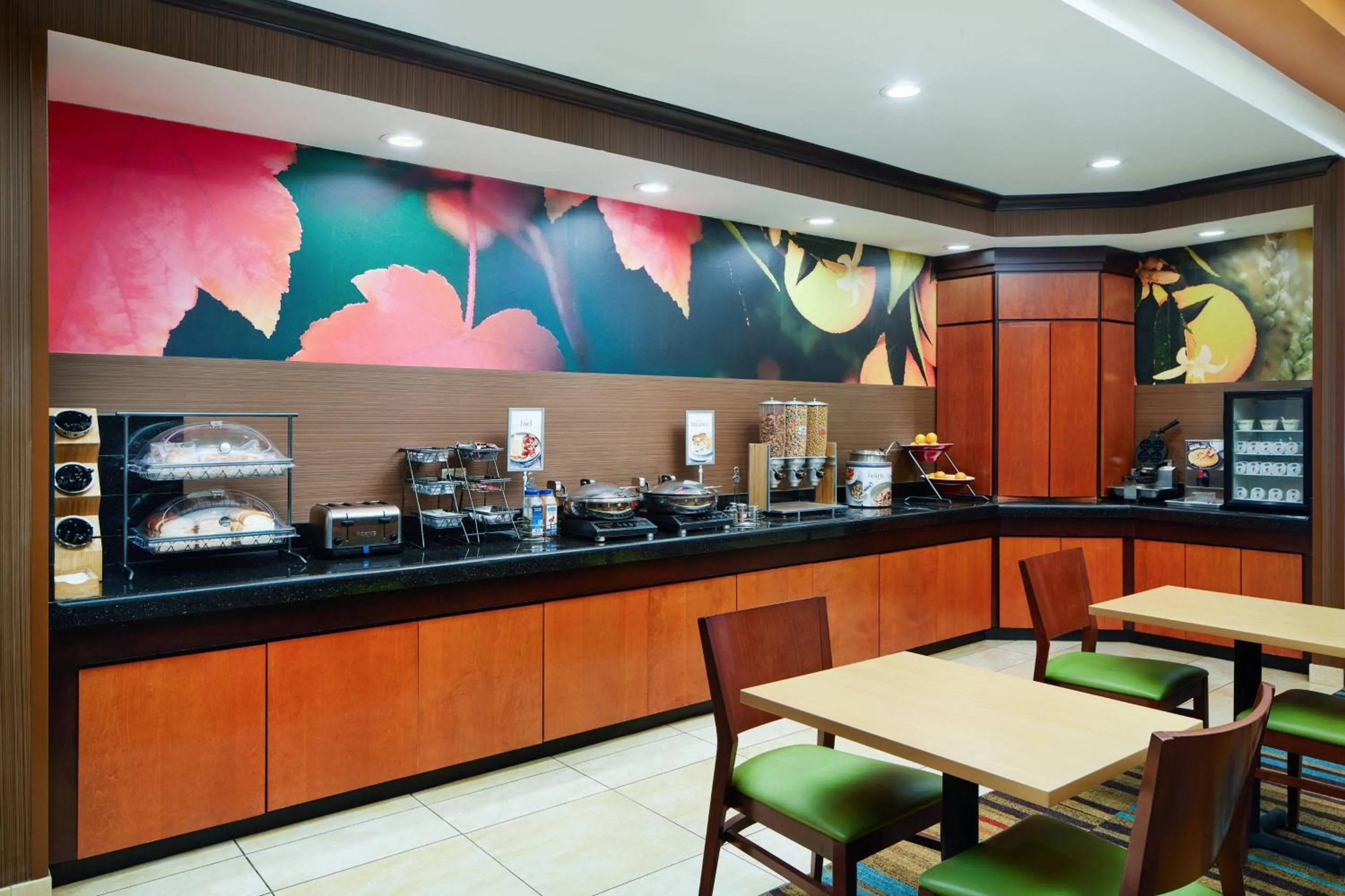 Breakfast in Fairfield Inn and Suites by Marriott Plainville