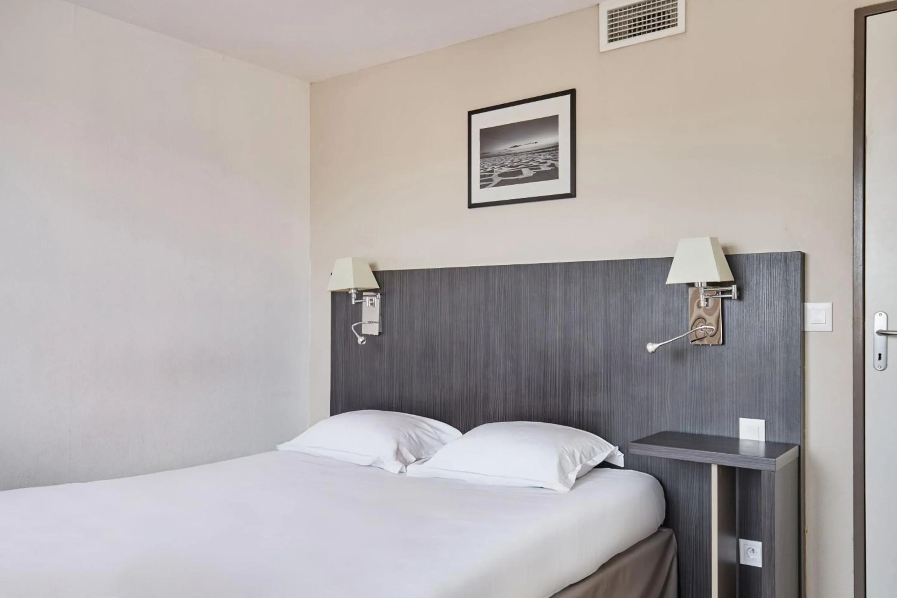 Bed in Appart Hotel Odalys City Marseille Le Dôme